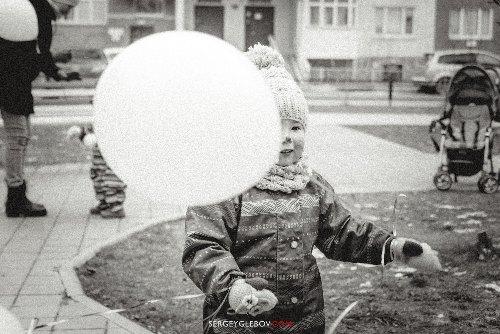Семья во дворе, семья, Тюмень, центр семья, детские фото, фотограф, Тюмень