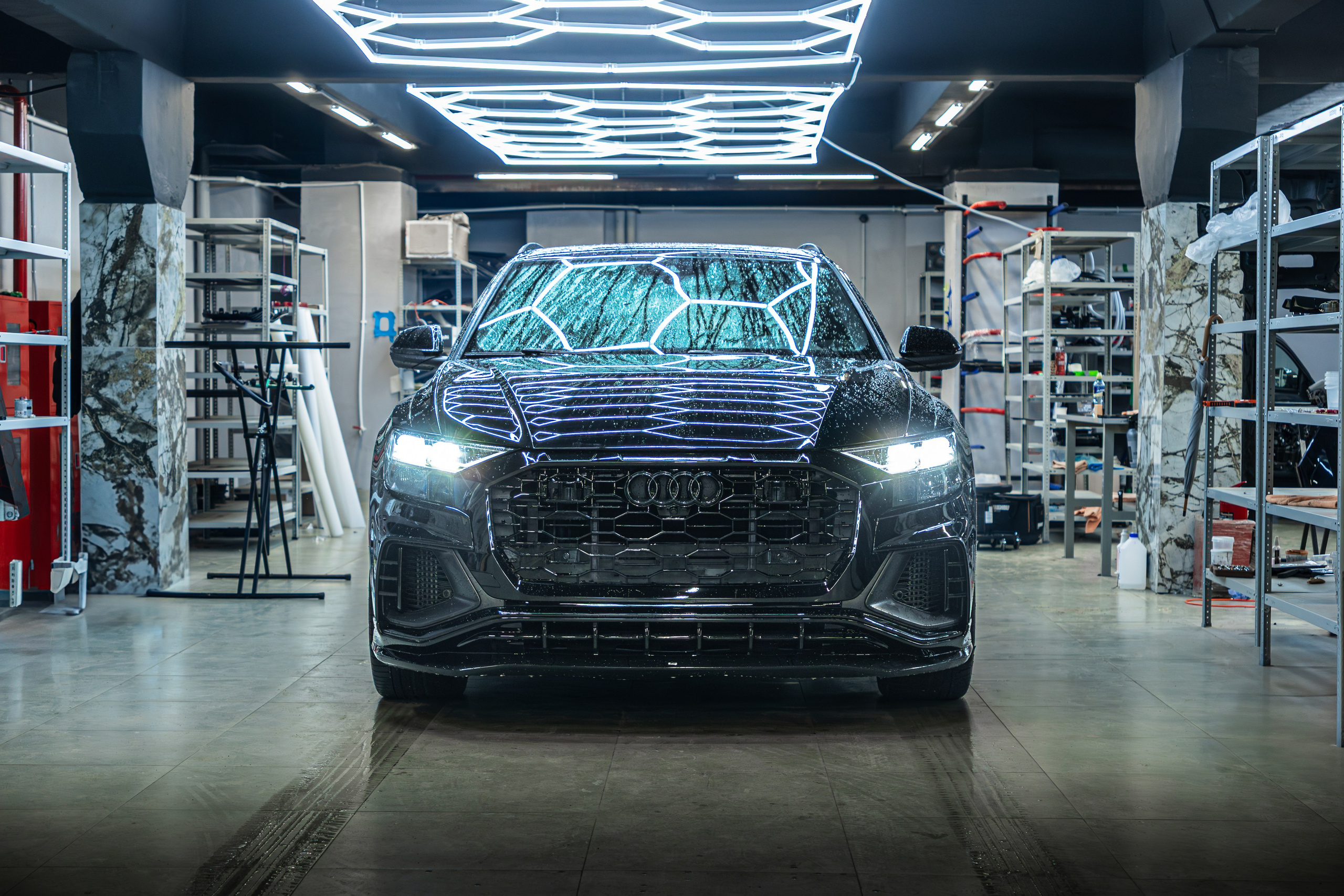 Audi Q8. Valya Fleks