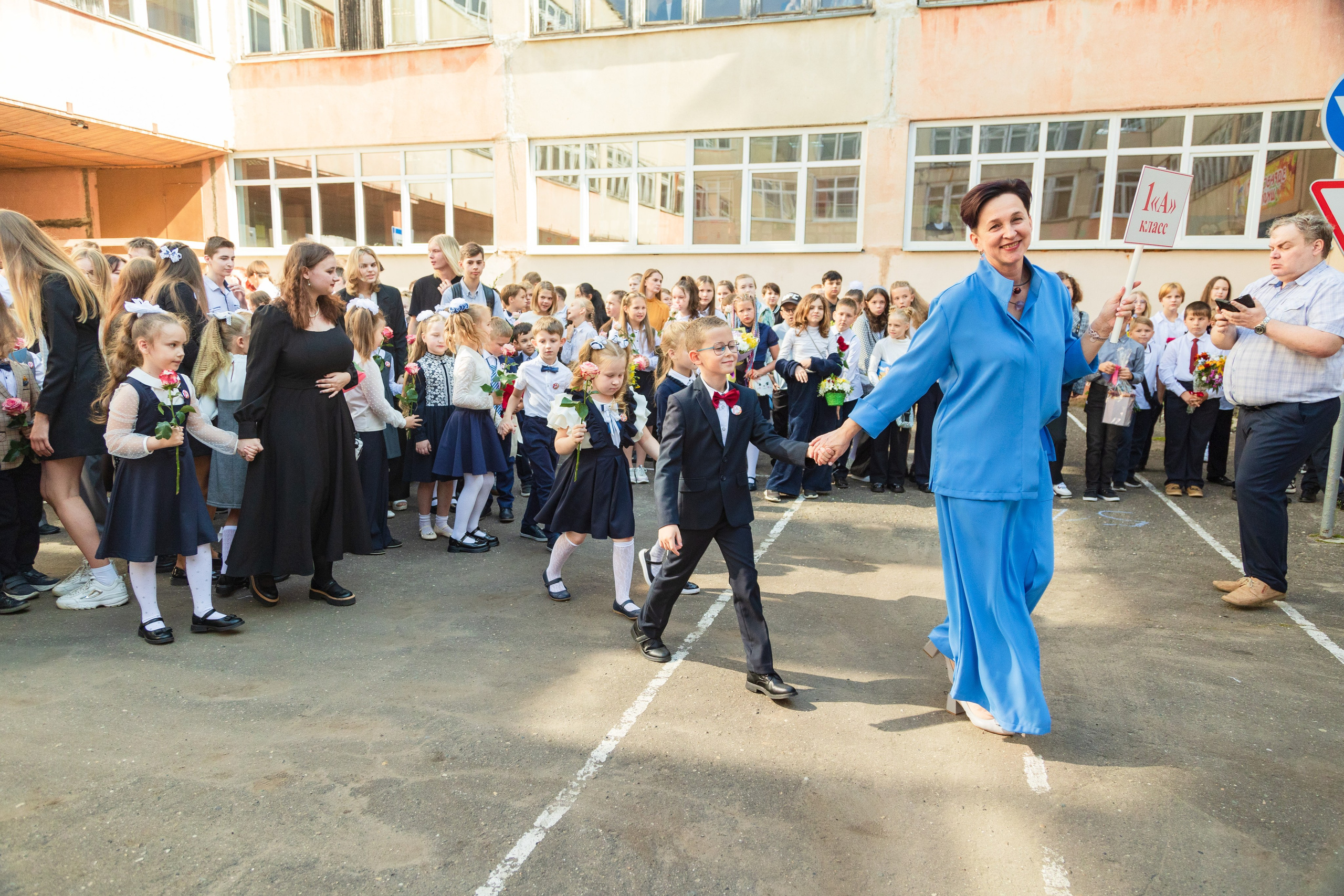 Репортажная съемка. На каждом снимке всегда два человека: фотограф и зритель