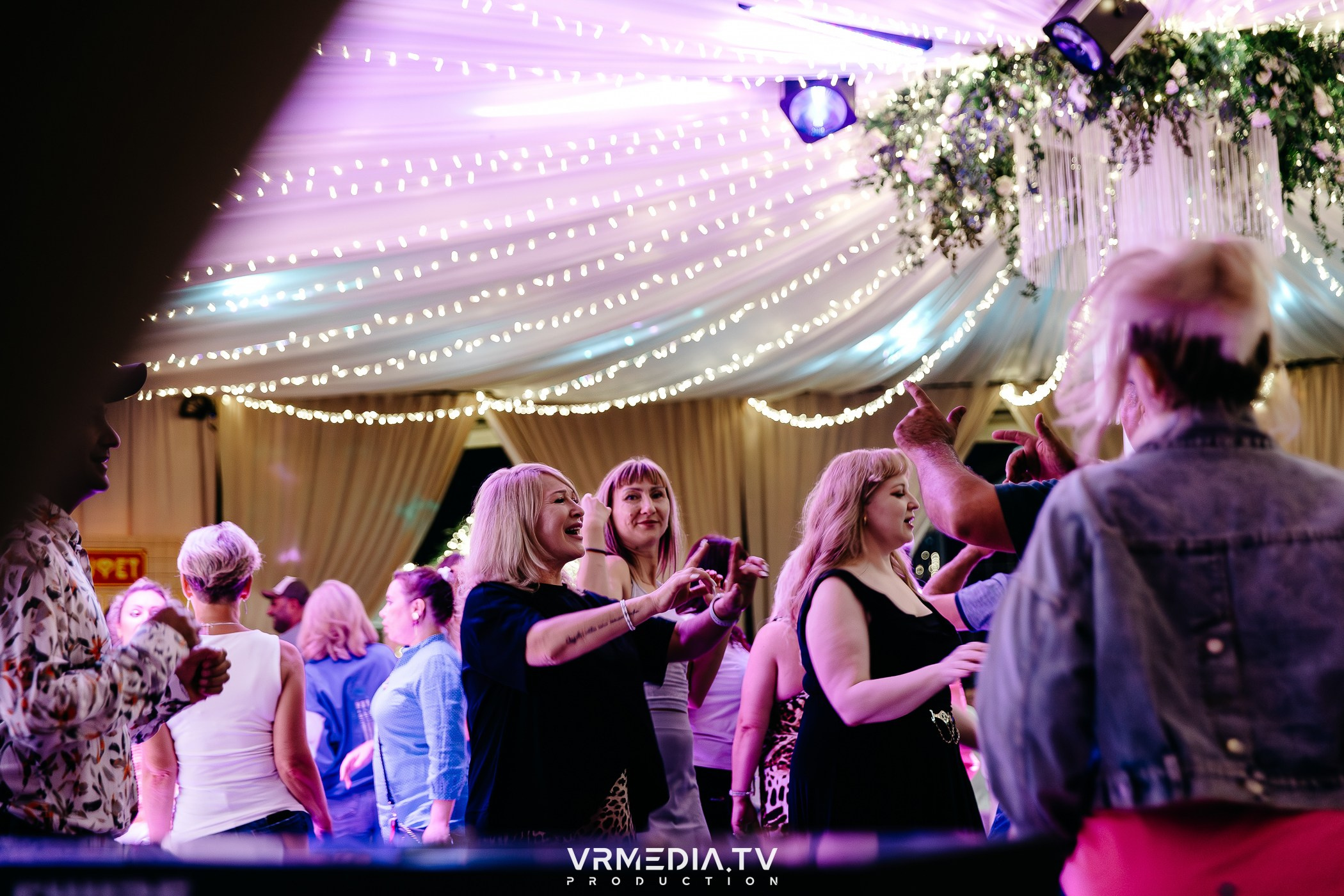 «Назад в 90-е!» в ресторане «Империя»