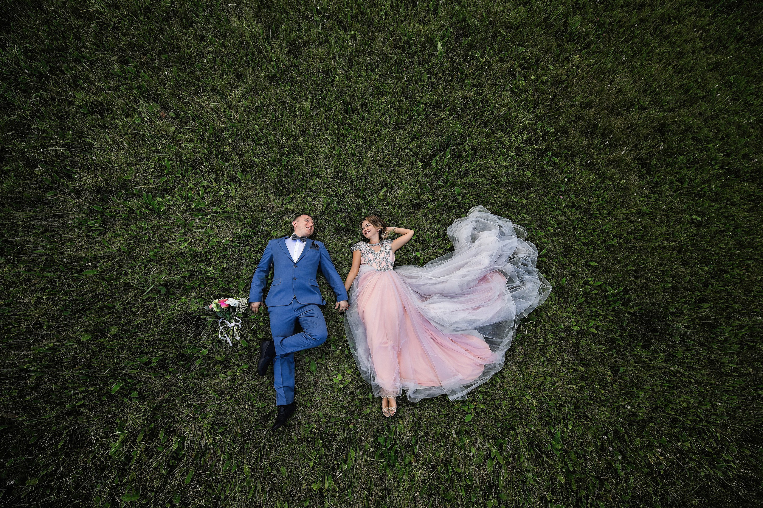 💐 Радик и Яна — душевная загородная свадьба в Villatic | Теплые фото под Красноярском. 📸 Свадебный и семейный фотограф в Красноярске Тихомиров Евгений | 17 лет опыта | 800+ свадеб