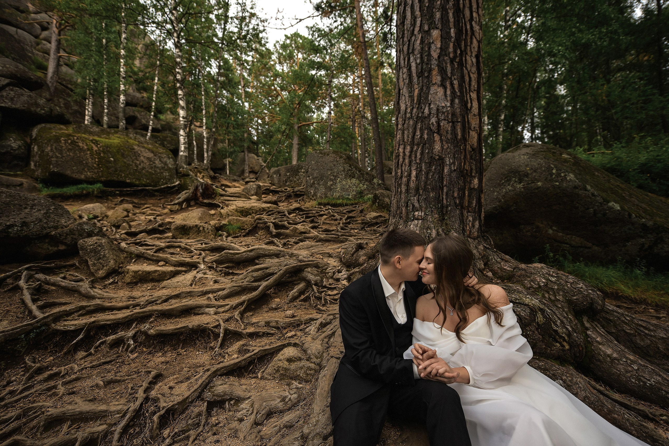 Свадебная фотосессия на Столбах в Красноярске | Экстрим и романтика в одном кадре. 📸 Свадебный и семейный фотограф в Красноярске Тихомиров Евгений | 17 лет опыта | 800+ свадеб