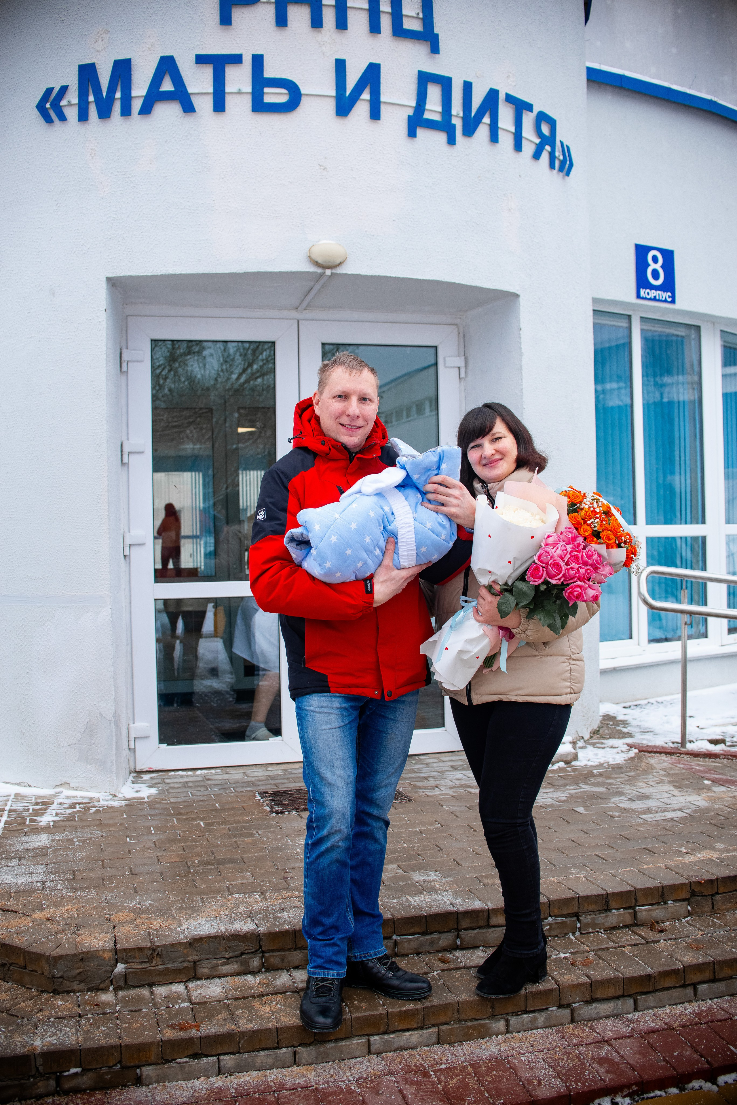 Выписка из роддома Минск. Семейный фотограф на выписку из роддома и крещение Минск Настя Гришук