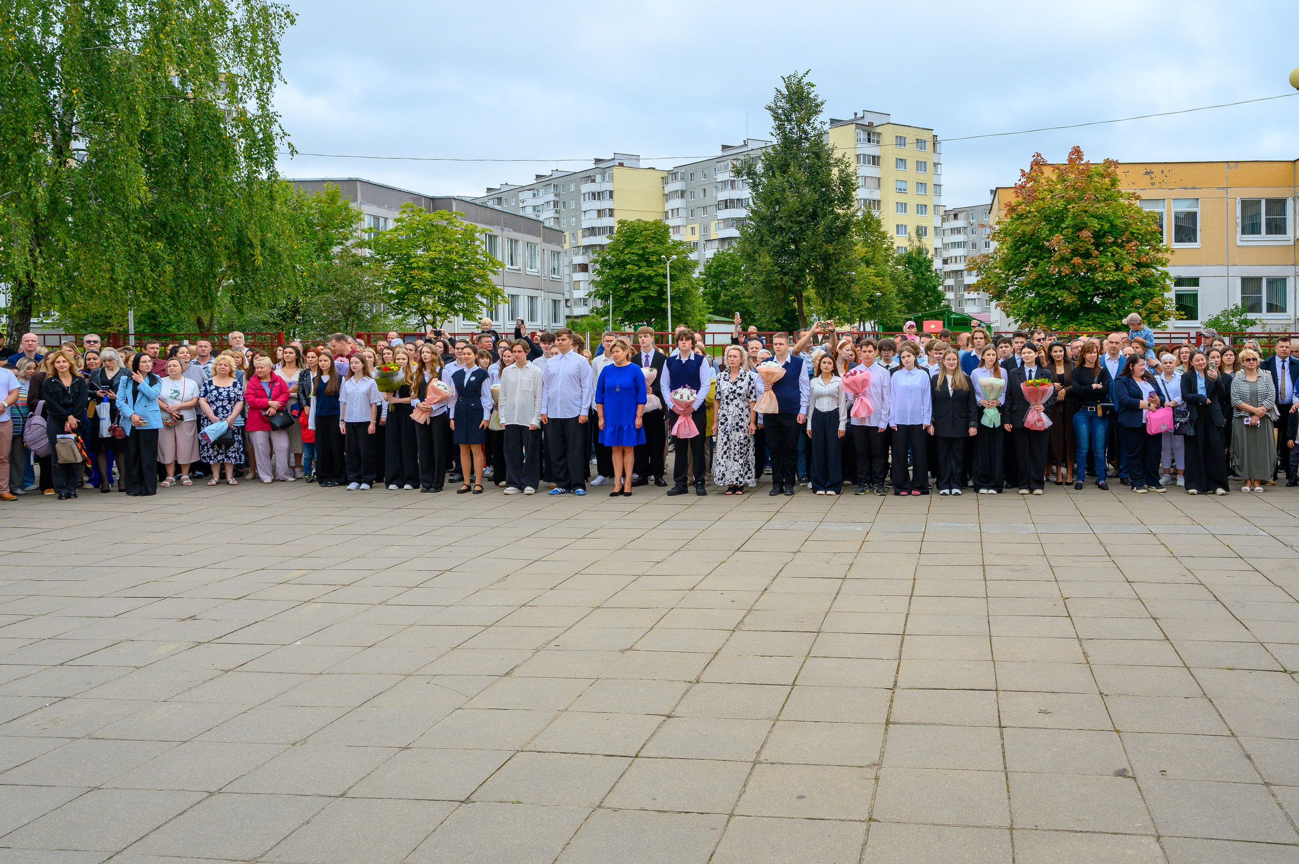 Вот звучит первый звонок, перед этим долгое приготовление к новому этапу в жизни, Яромир идет в школу. Фотоуслуги, услуги фотографа, фотографирование важных событий