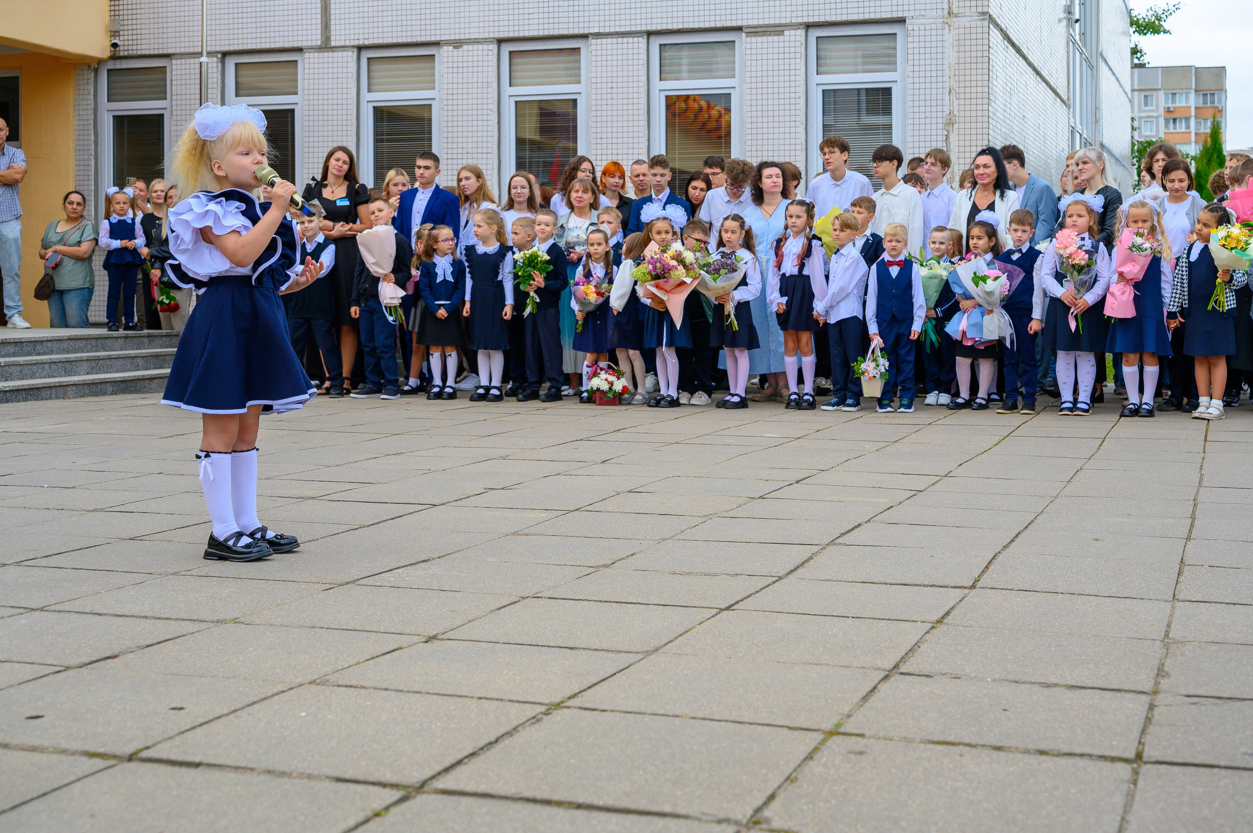 Вот звучит первый звонок, перед этим долгое приготовление к новому этапу в жизни, Яромир идет в школу. Фотоуслуги, услуги фотографа, фотографирование важных событий