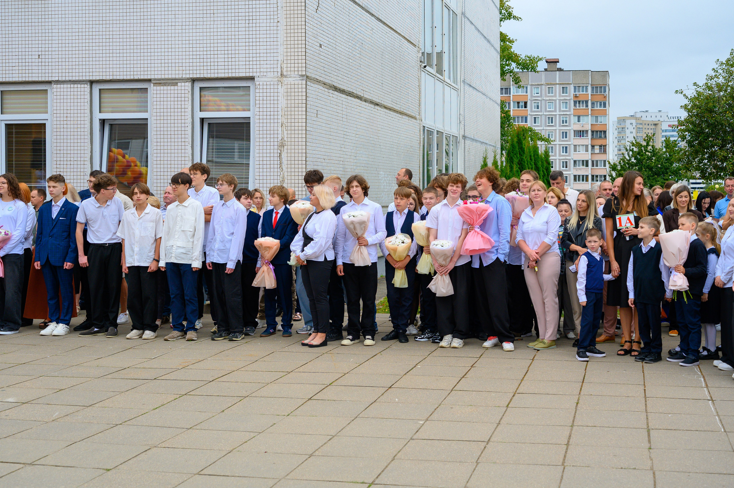 Вот звучит первый звонок, перед этим долгое приготовление к новому этапу в жизни, Яромир идет в школу. Фотоуслуги, услуги фотографа, фотографирование важных событий