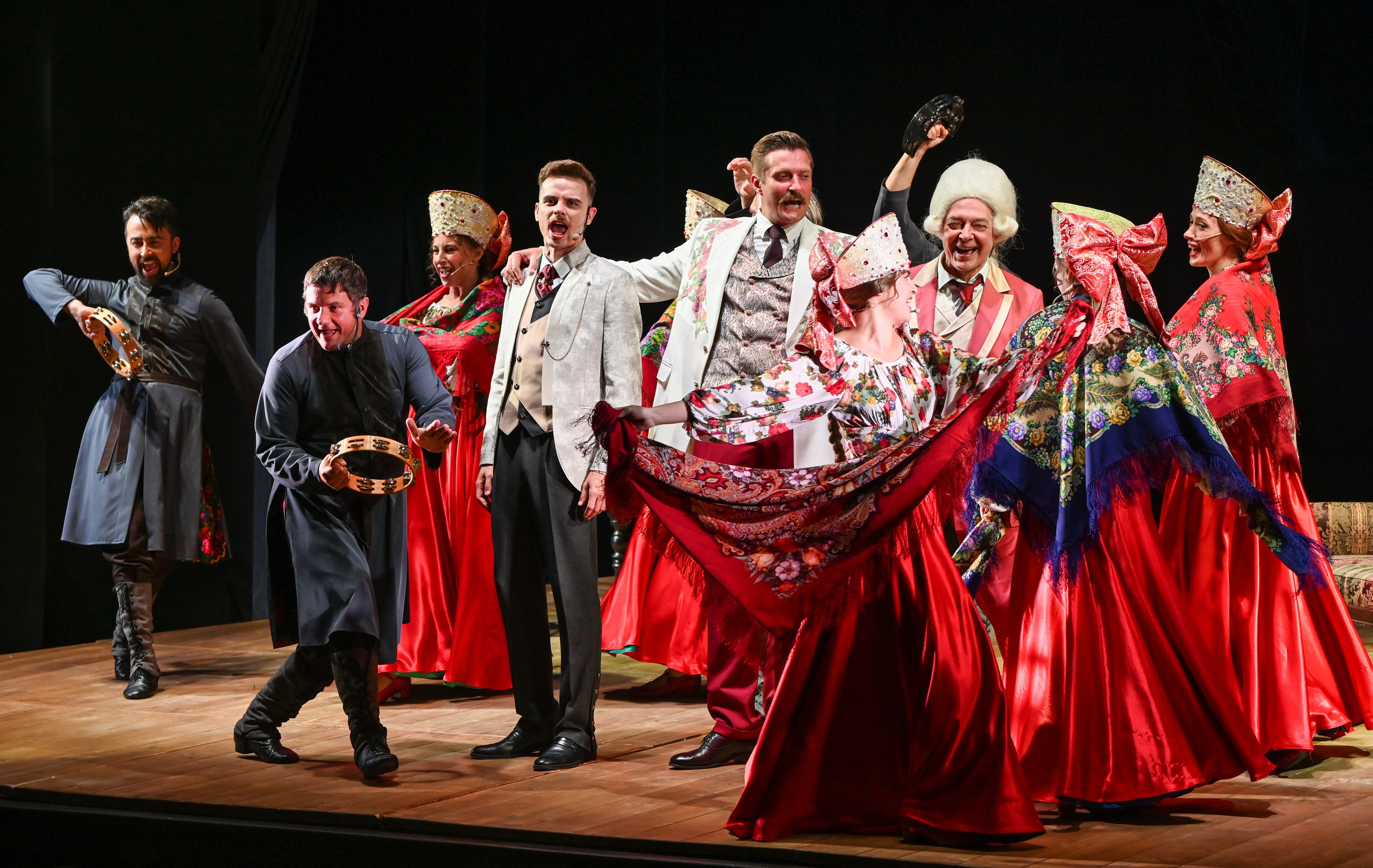 театр , актер , спектакль , мужчины актеры , премьера спектакля , фото с премьеры спектакля , фотографирование спектакля , съемка спектакля , репортажная съемка , танец , пластика динамика , мимика ,эстетика , выражения, эмоции 