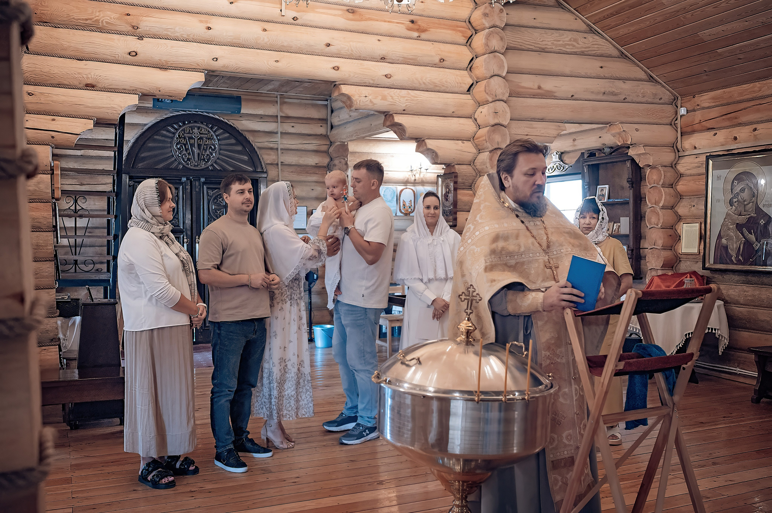 Крещение Витюши в храме священномученника Амфилохия. Фотографы крещения/венчания  Красноярск Татьяна и Вячеслав Переваловы