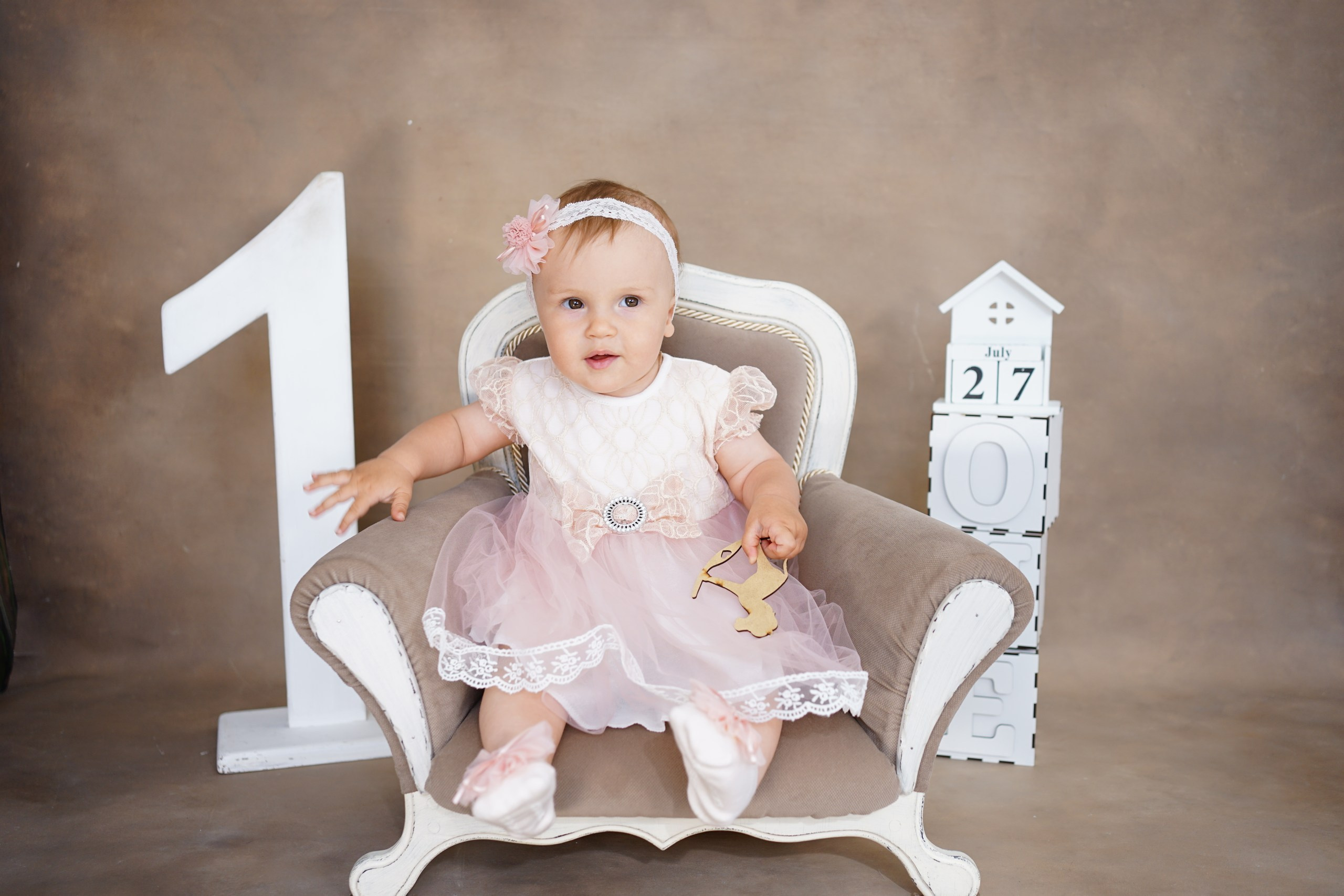 Фотозоны на ХОЛСТЕ. Детская Фотостудия ГОДОВАСИКИ в Санкт-Петербурге фотосесия на годик