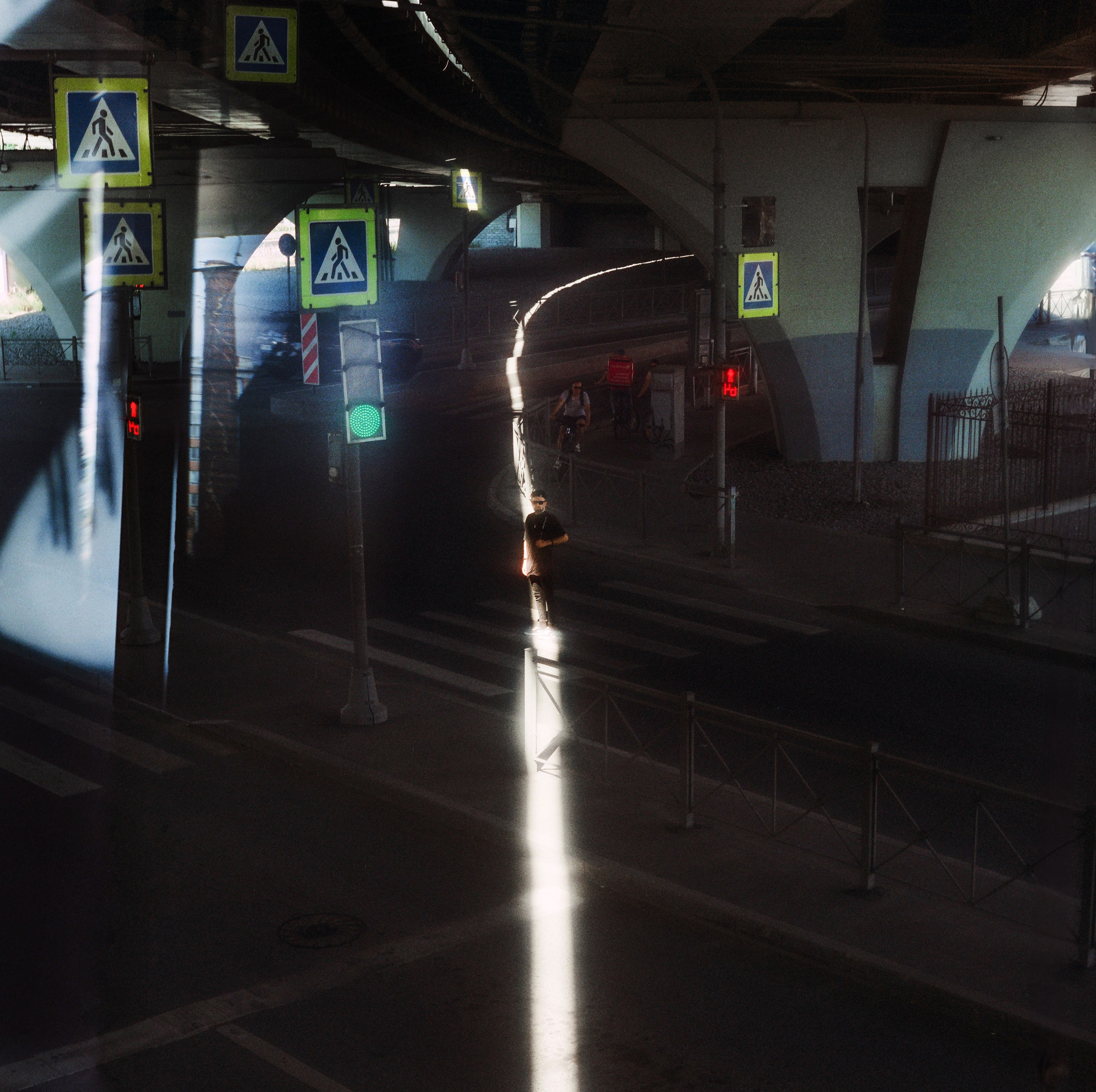 Мужской портрет на пленку в Санкт-Петербурге | Уличная фотосессия с атмосферой