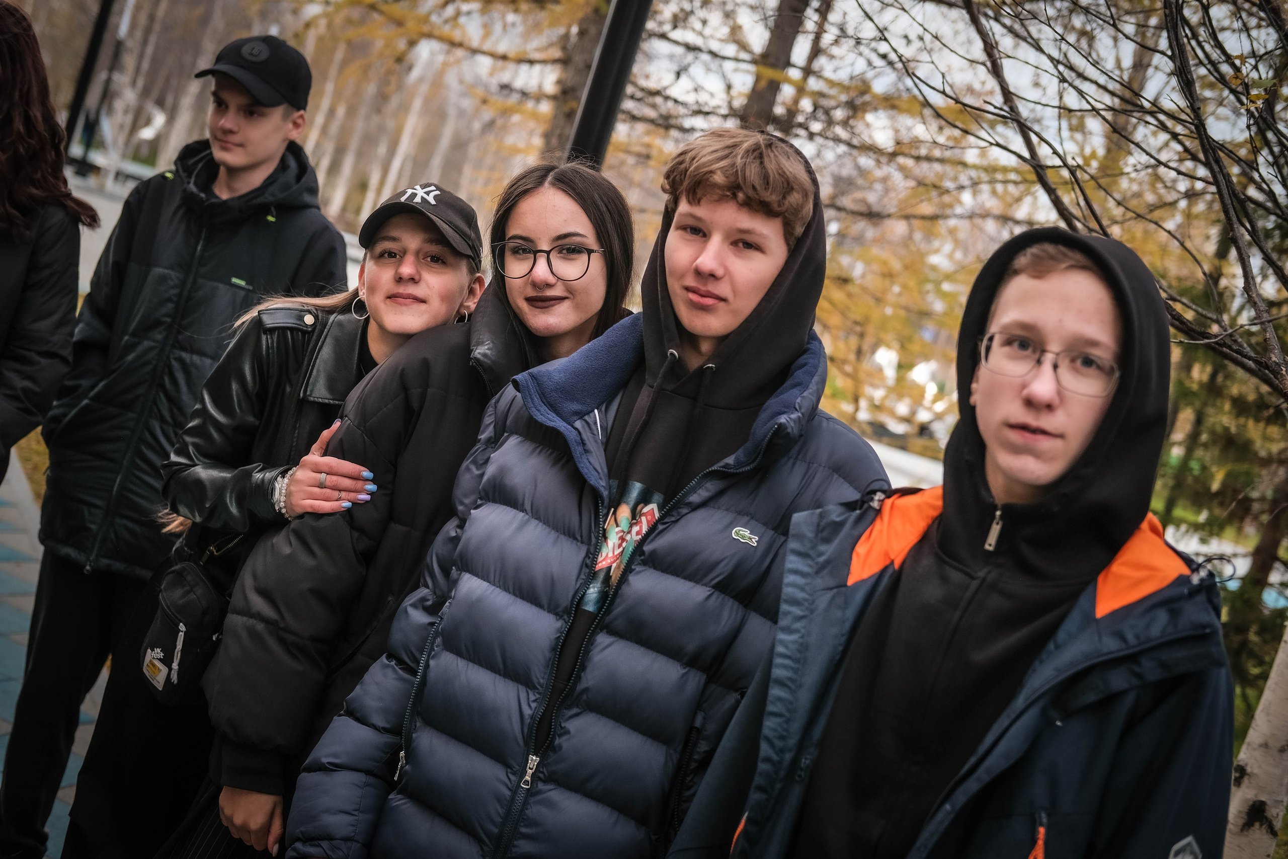 9 класс (прогулочная). Фотограф Елена Дегтярева. Семейная, детская и школьная фотография в Тюмени. Яркие и живые снимки, которые сохранят историю вашей семьи