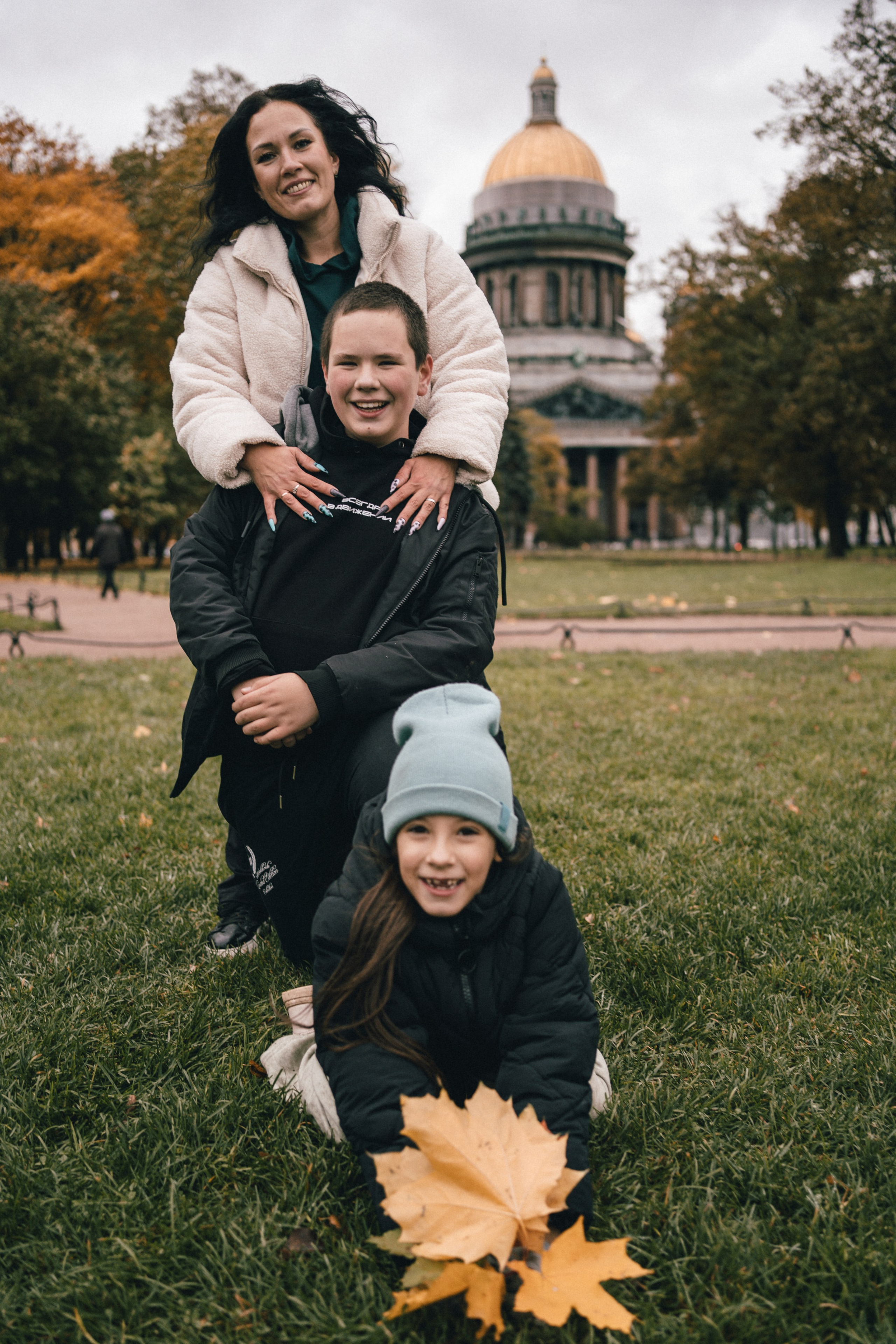Мама, сын и дочка. Репортажный фотограф в Санкт-Петербурге. Фотограф на мероприятие в СПБ