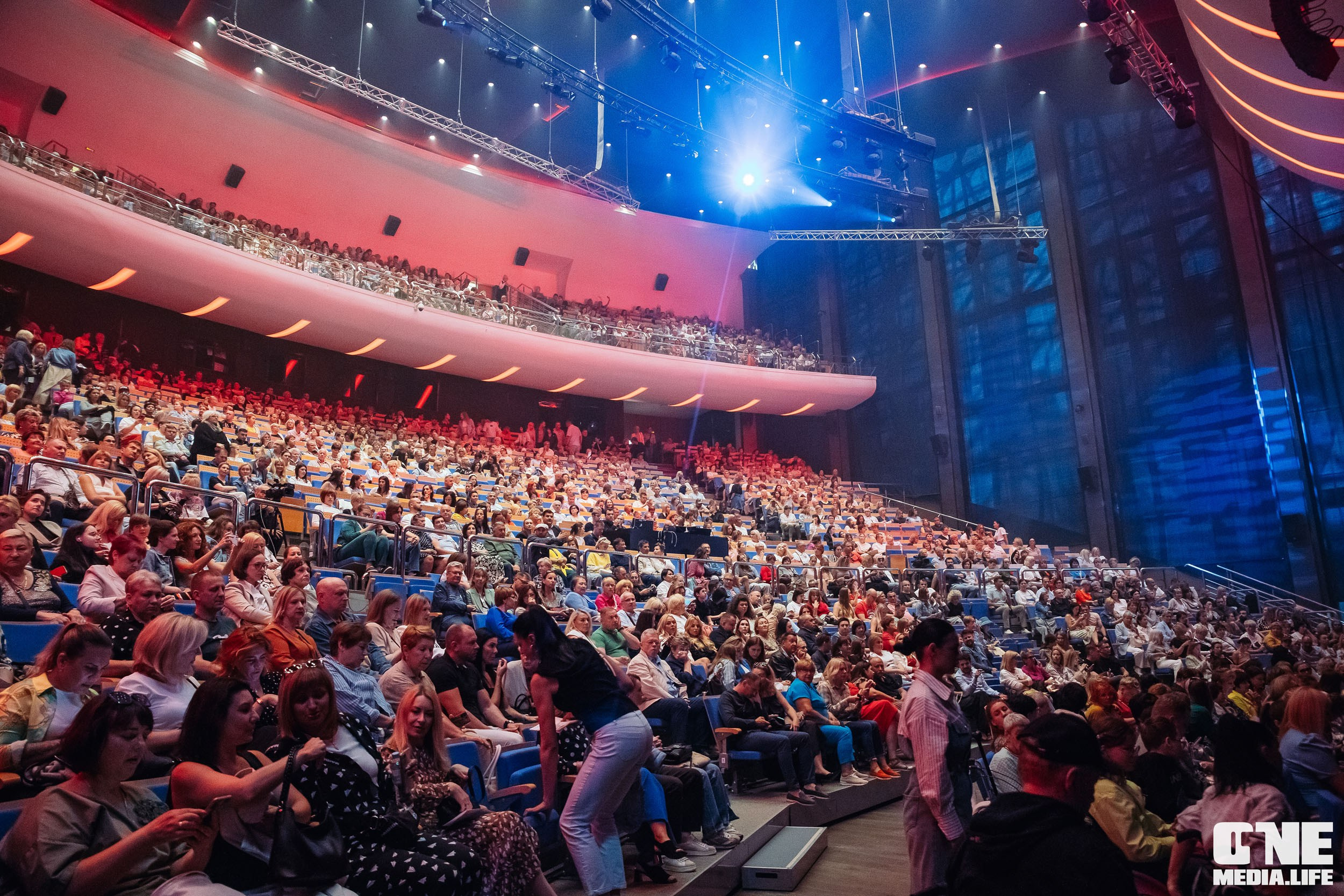 Фоторепортаж с концерта Эмина в Янтарь Холле. One Media Life: фоторепортажи, фотоотчеты с мероприятий и заведений