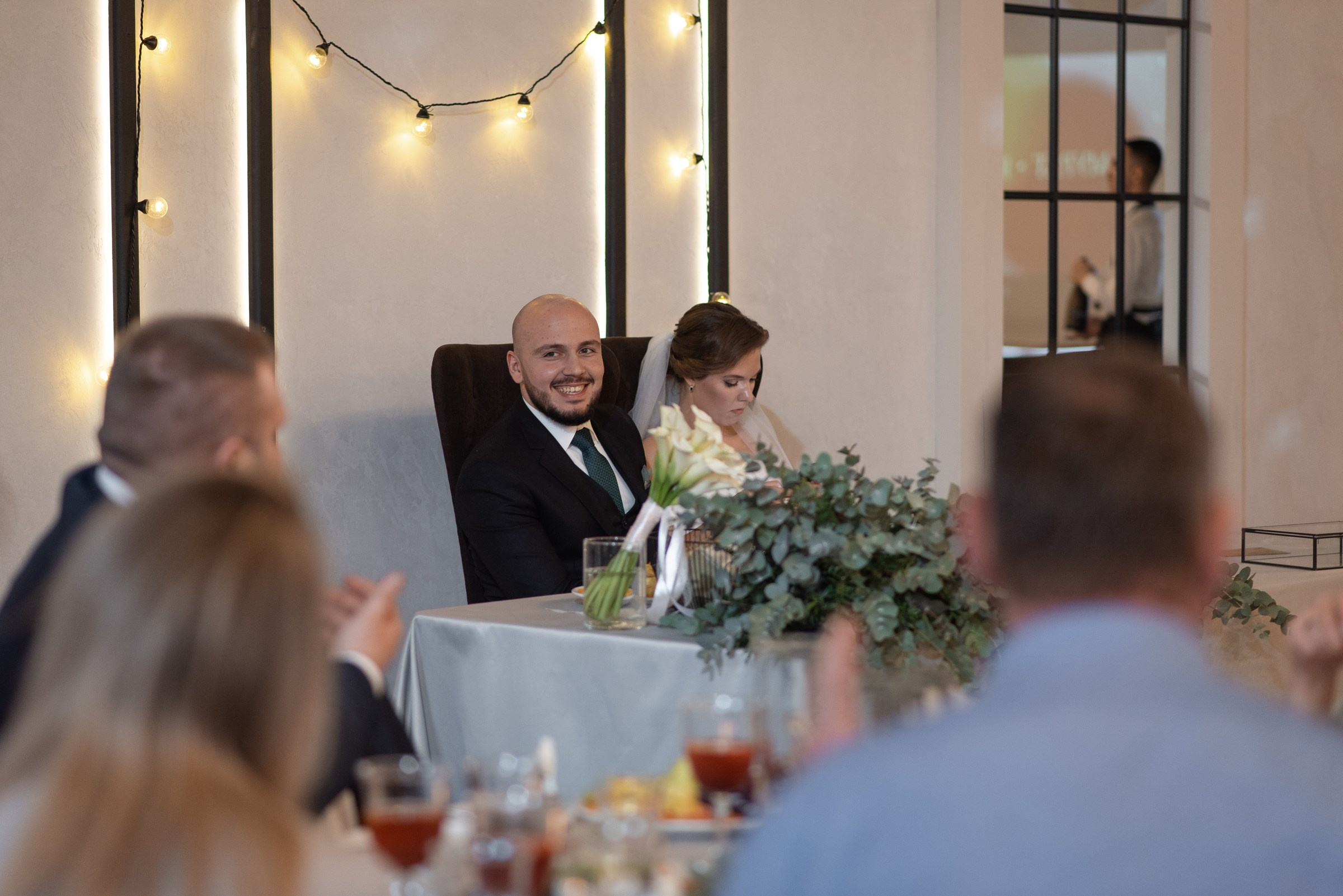 свадебный банкет в весеннем лофте