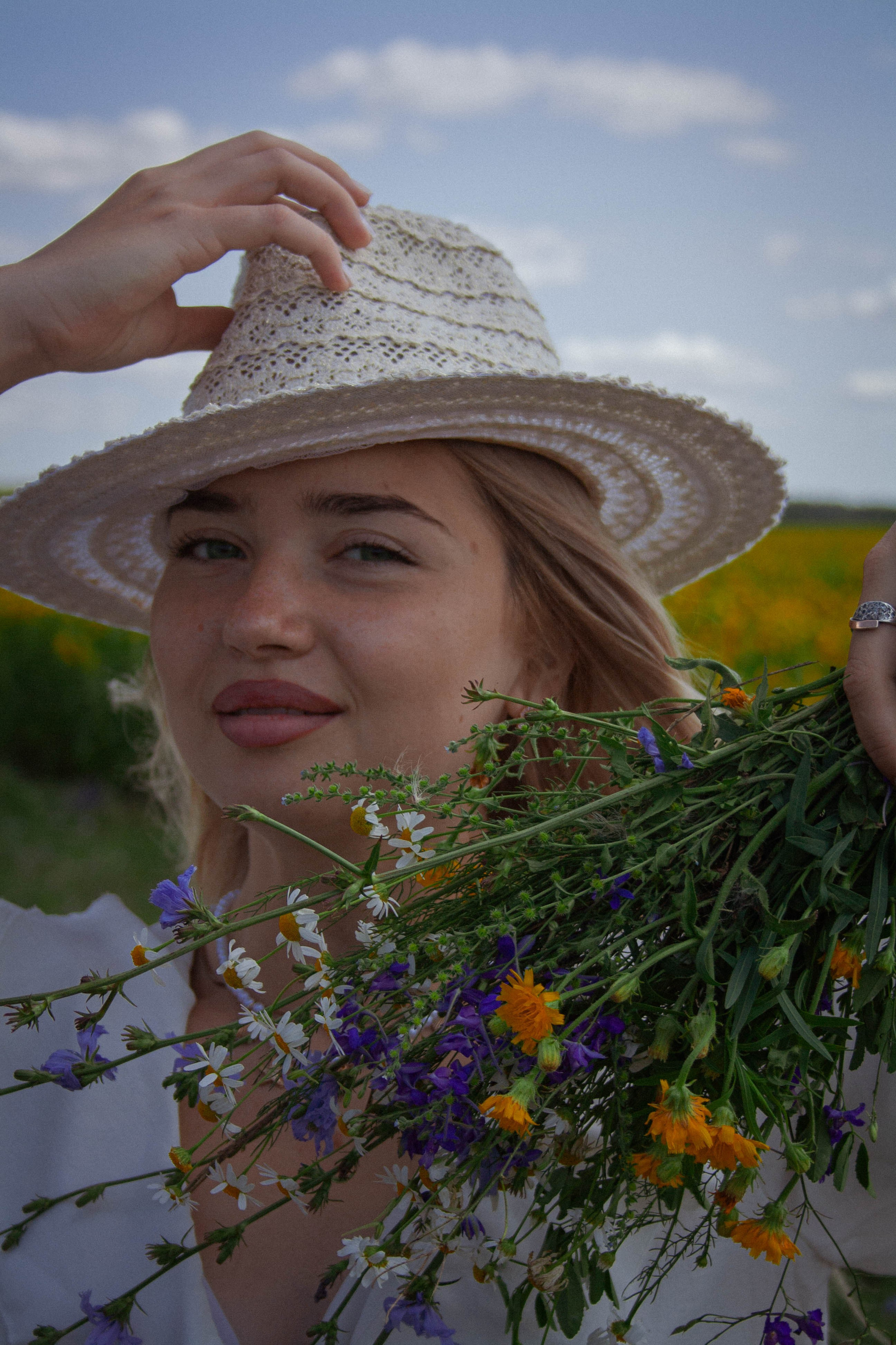 Настроение: уйти в поле с подсолнухами. Портретный фотограф в Саратове