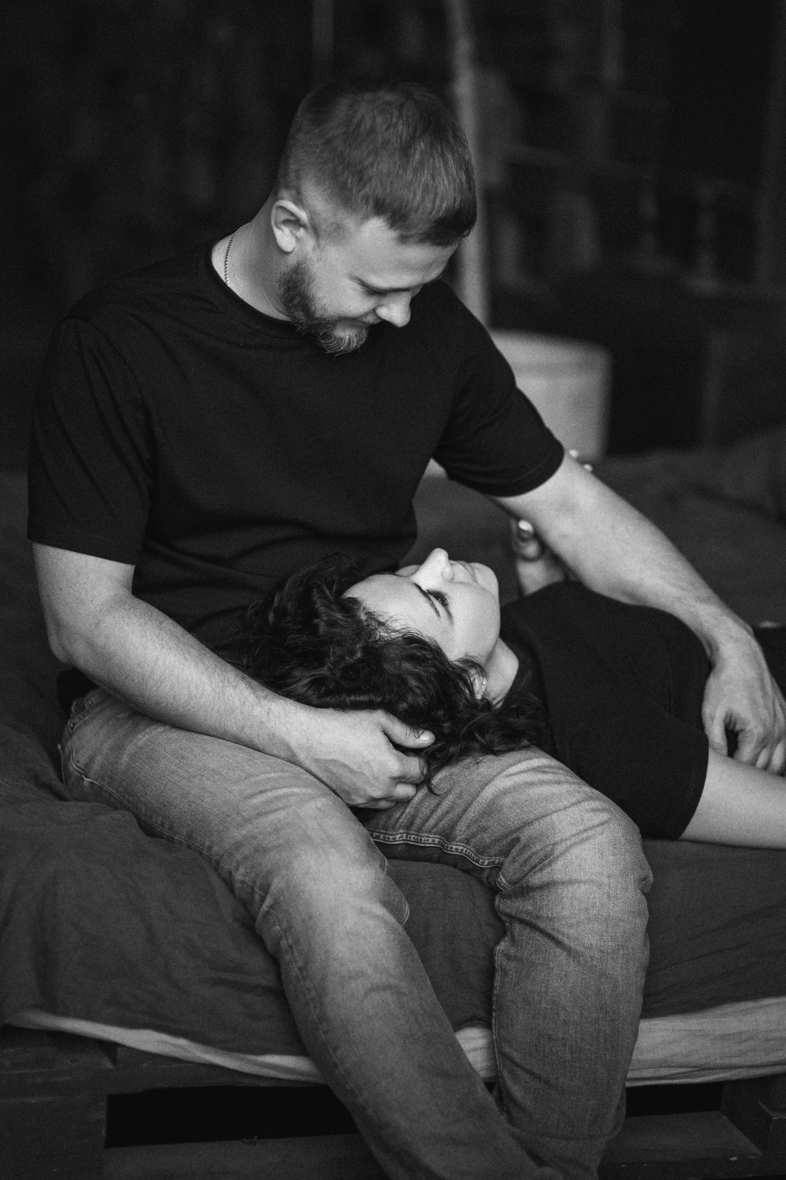 Стильная фотосессия влюбленных в студии — уют и эмоции в каждом кадре. Профессиональный фотограф в Москве. Елена Шуваева