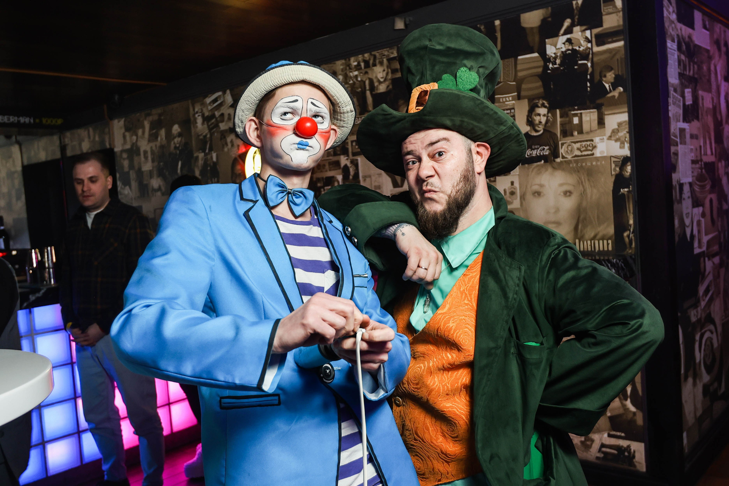 БАР РУКИ ВВЕРХ