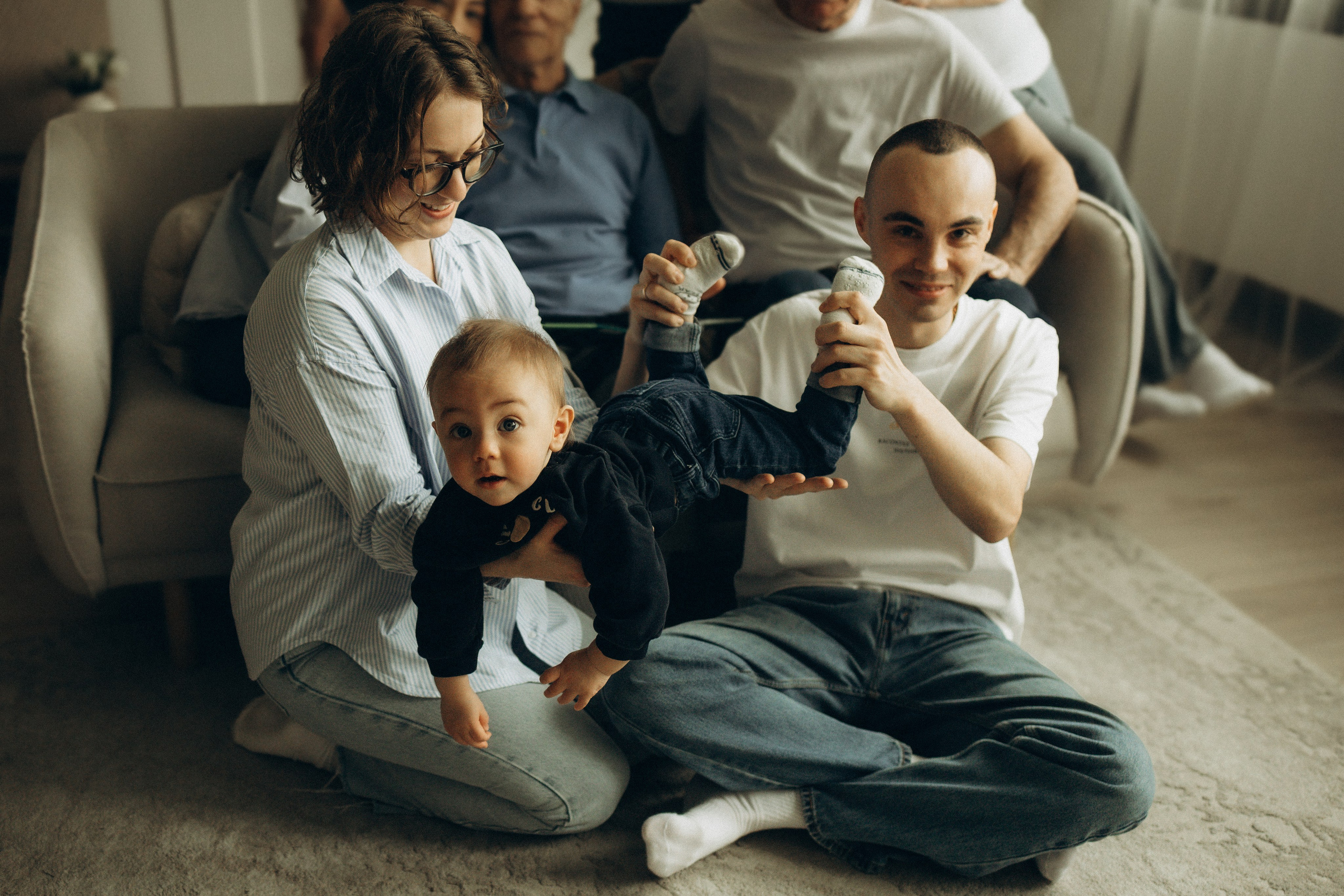 Семейная фотосессия для большой семьи в студии. Семейный фотограф в Ижевске Даша Денисова