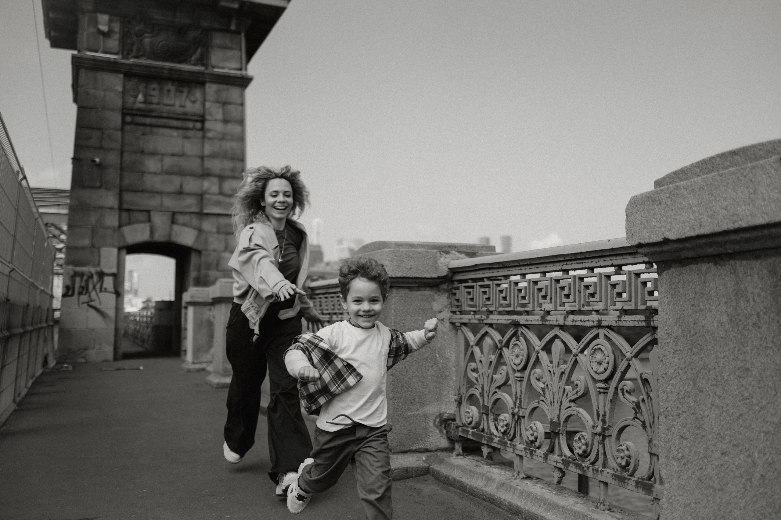 Женя и Яша, Бережковский мост. Семейный фотограф в Москве Марина Петра