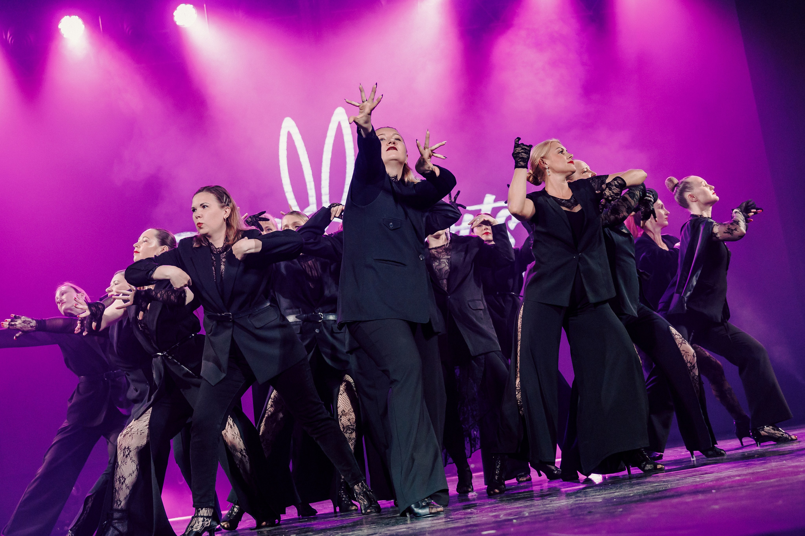 Отчётный концерт танцевальной школы «Red Rabbits» 2025. Лёшка Варзегов — фотограф