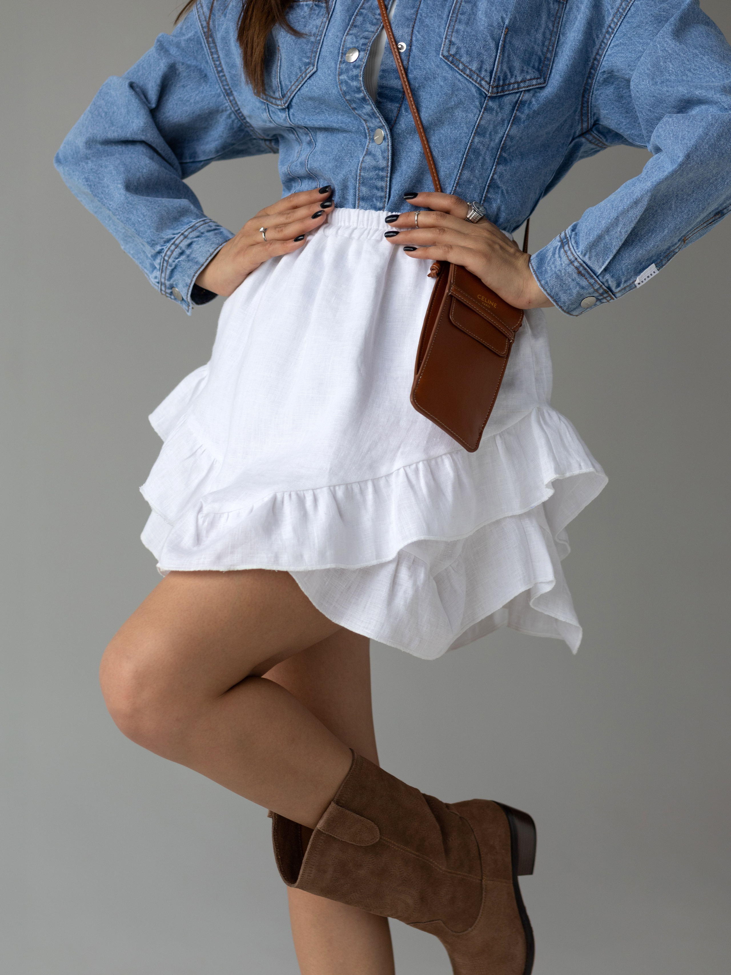 Модельная на циклораме (белый/серый фон). Съёмки для брендов и маркетплейсов