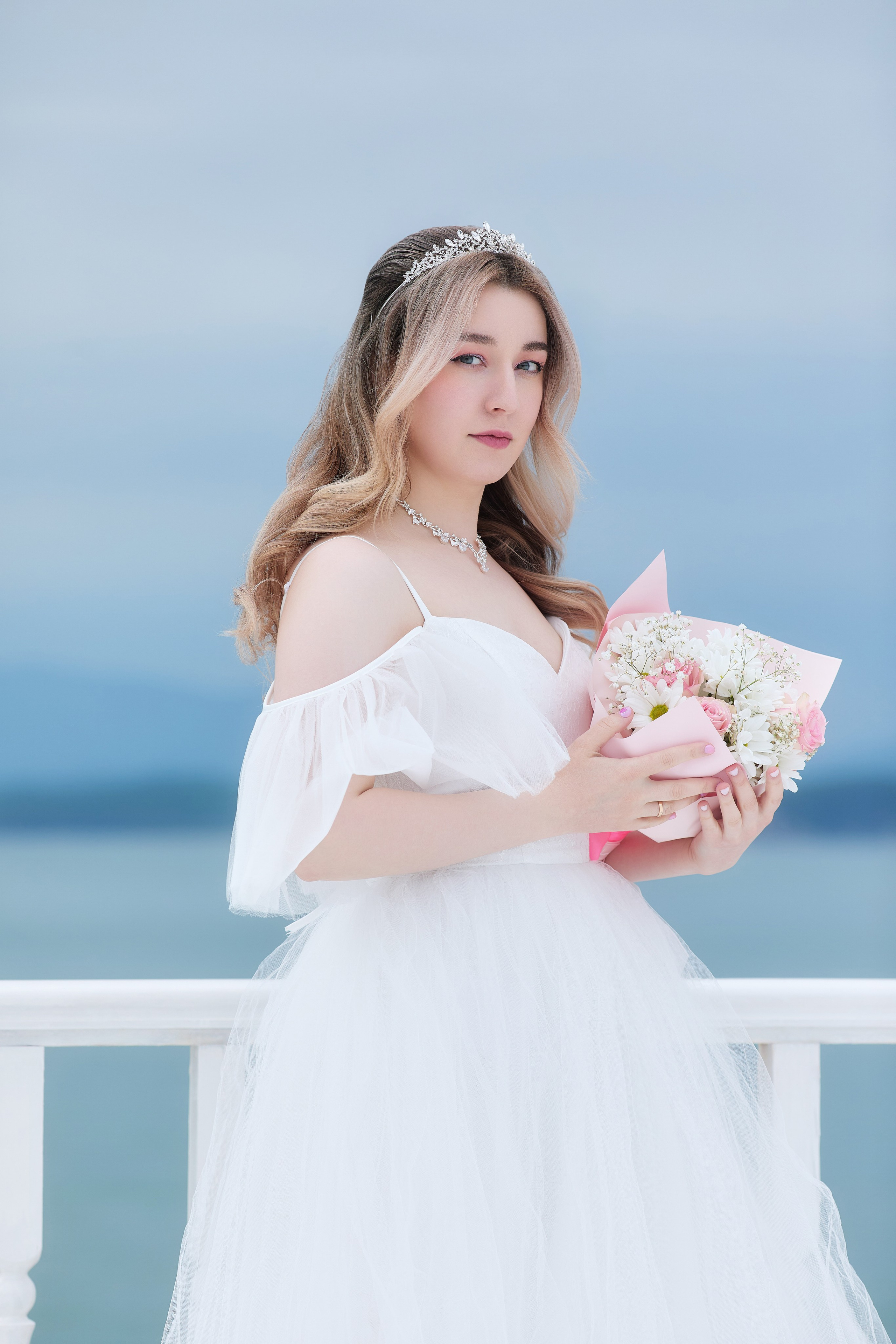 Нежная фотосессия для невесты на пирсе базы отдыха Антарес, Находка