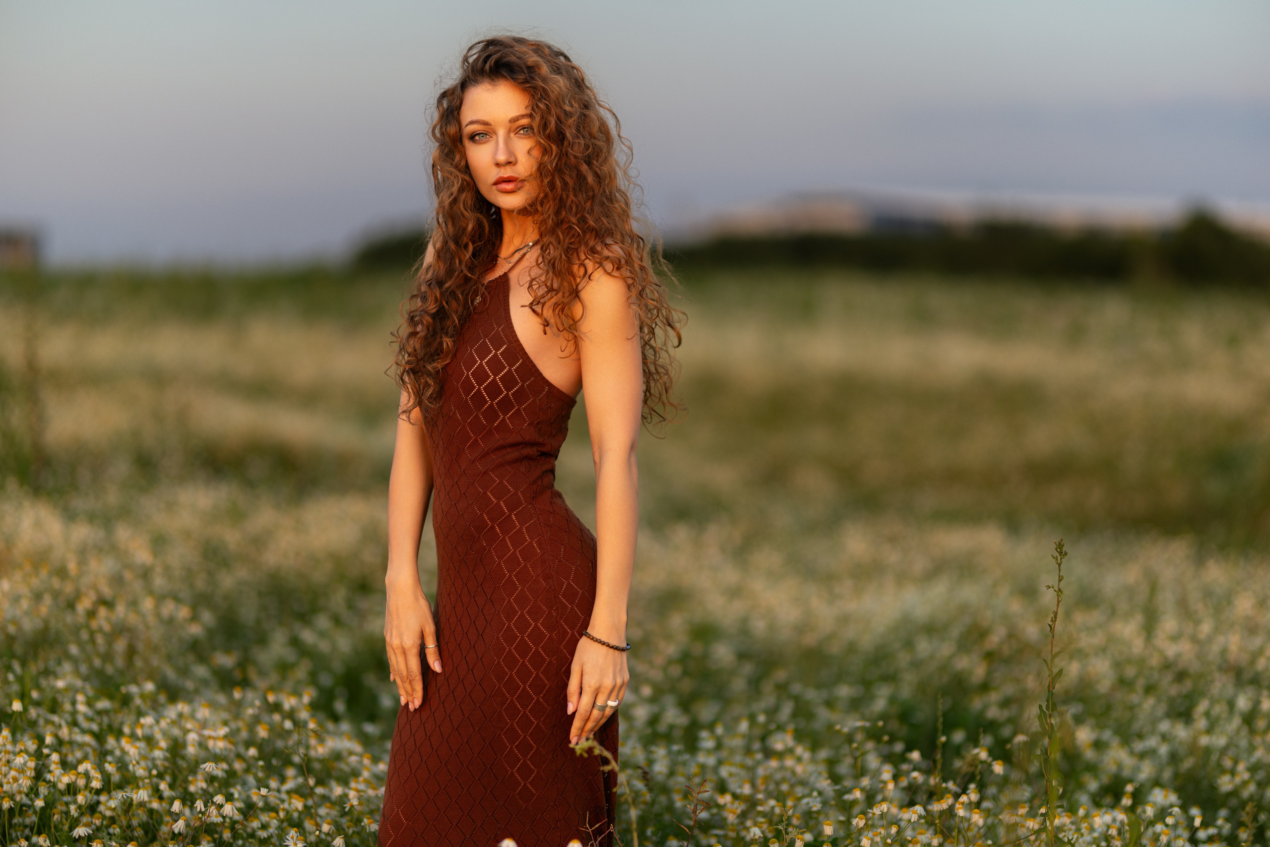 Фотосет на рассвете с Дианой в поле ромашек и пшеницы в формате для «себя». Дмитрий Шульгин, портретный фотограф в Воронеже