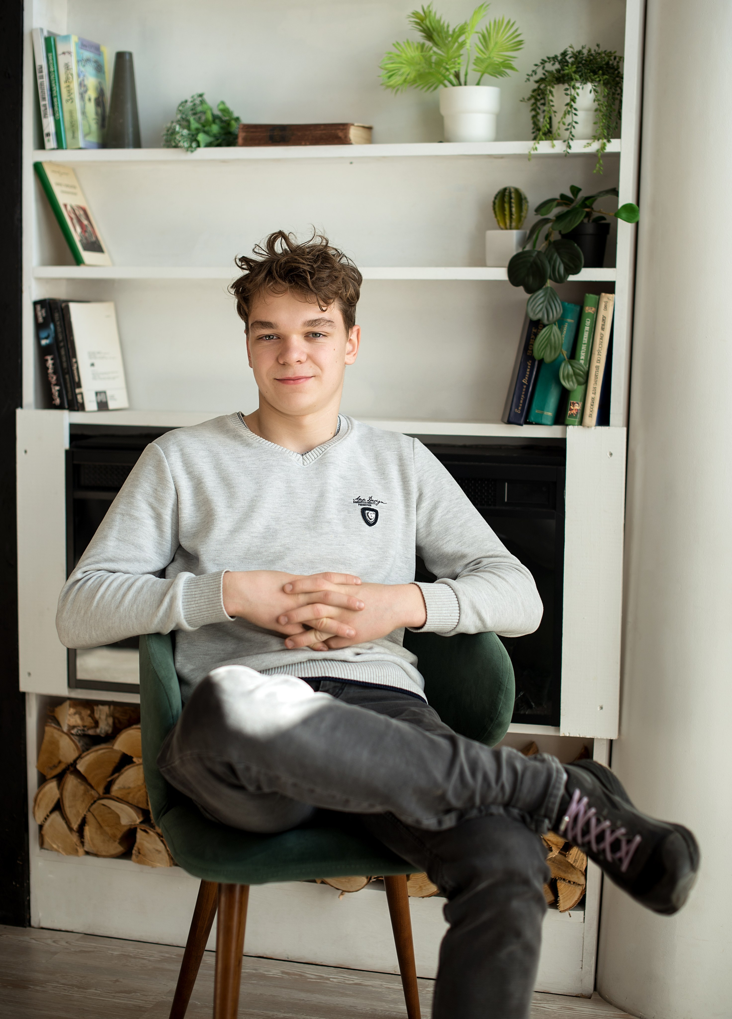 Пример съемки старшеклассников для альбома с наполнение «премиум» стиль съемки классический. Выпускные альбомы для школ и детских садов в Иваново