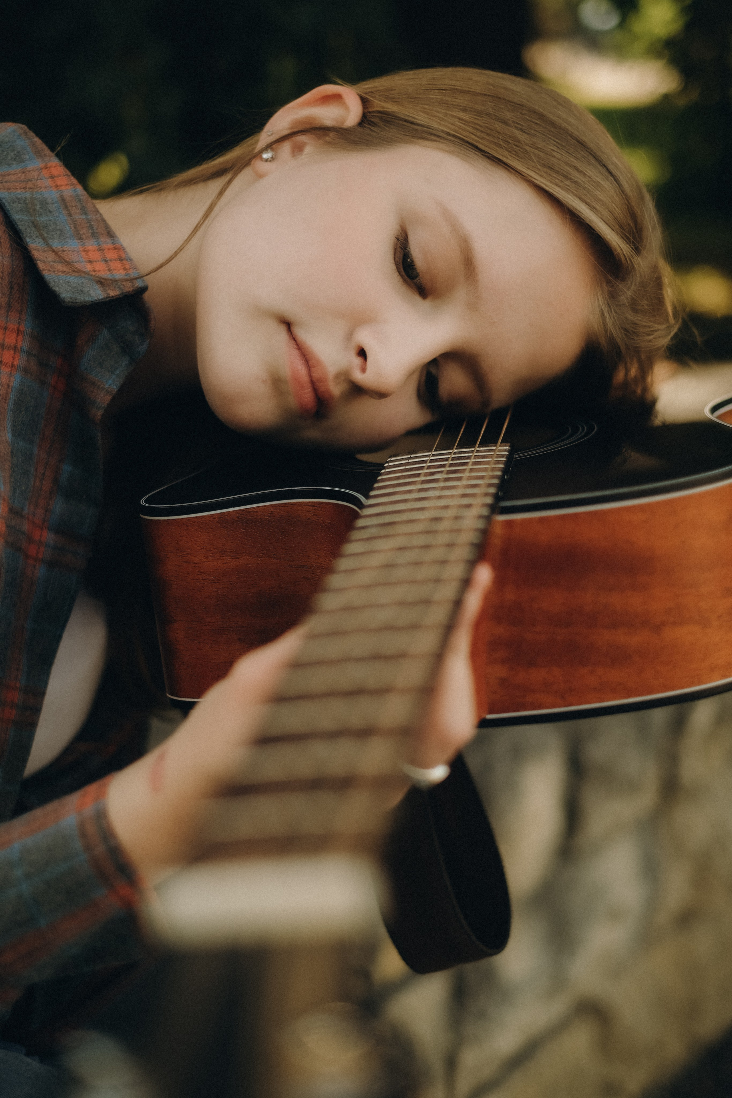 Девушка с гитарой. Свадебный и семейный фотограф в Москве Инника Кетлер