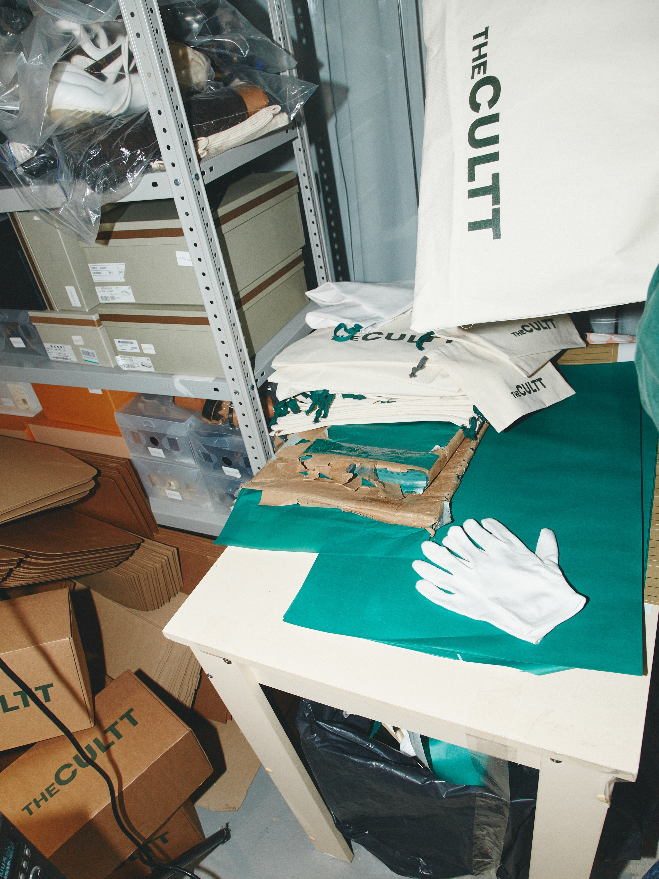 CHAIKA x THE CULTT working girl. Photographer Daria Ilkevich