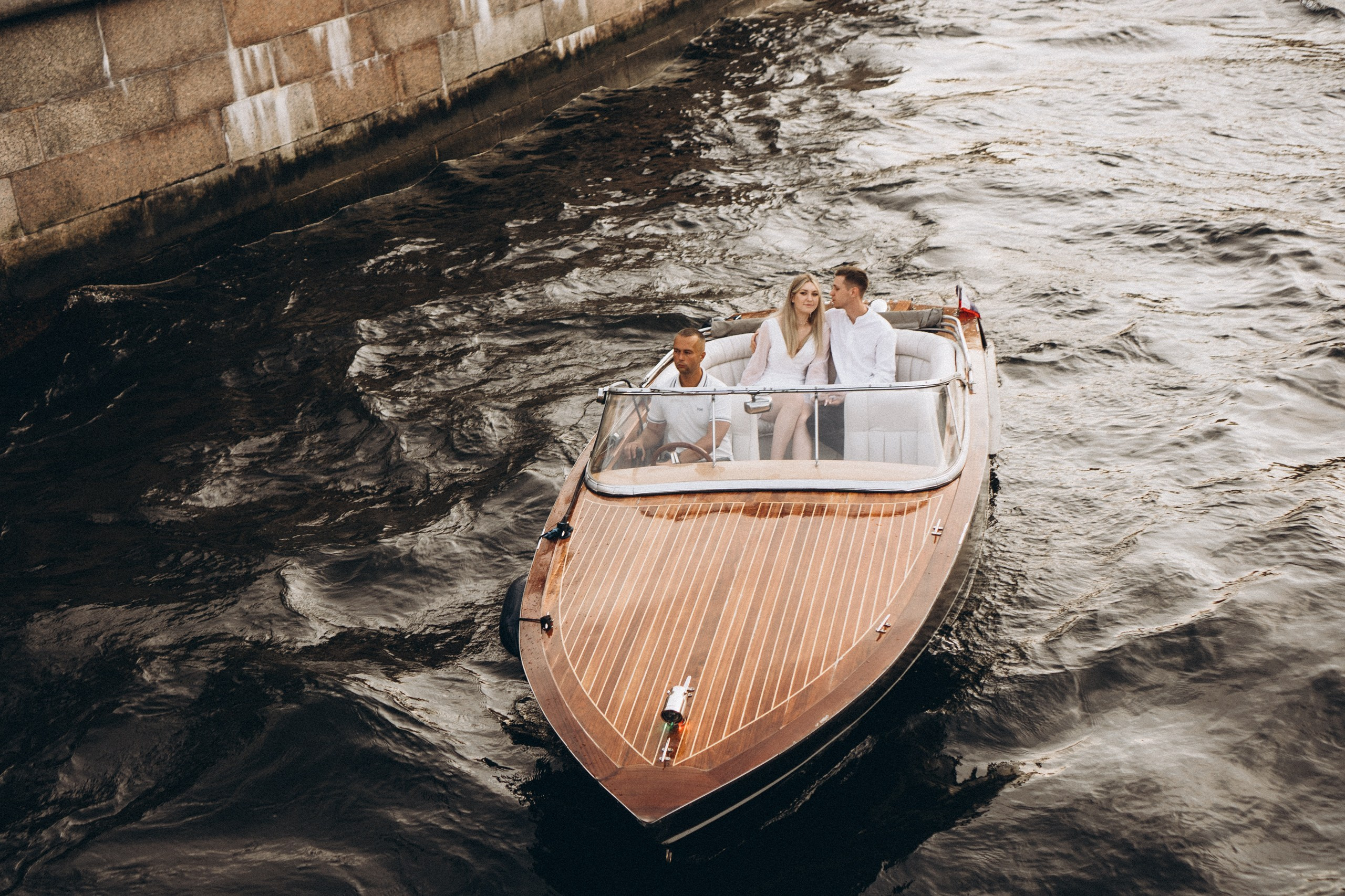 СВАДЕНБНАЯ СЬЕМКА НА КАТЕРЕ ПО КАНАЛАМ САНКТ-ПЕТЕРБУРГА И В АКВАТОРИИ НЕВЫ. Профессиональный фотограф, Санкт-Петербург — Виктория Богомолова