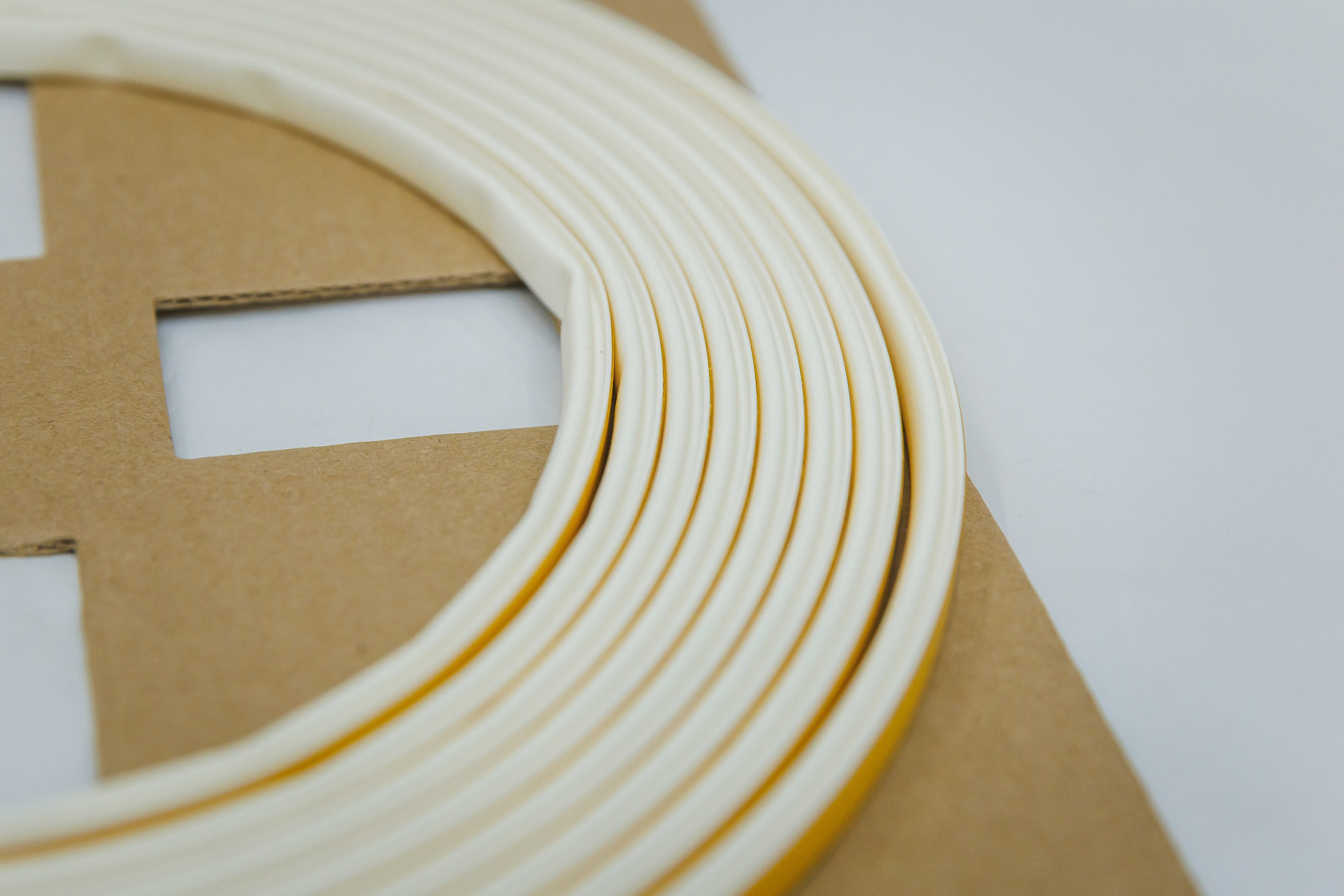 Уплотнители для металлических и деревянных дверей. Производство уплотнителей