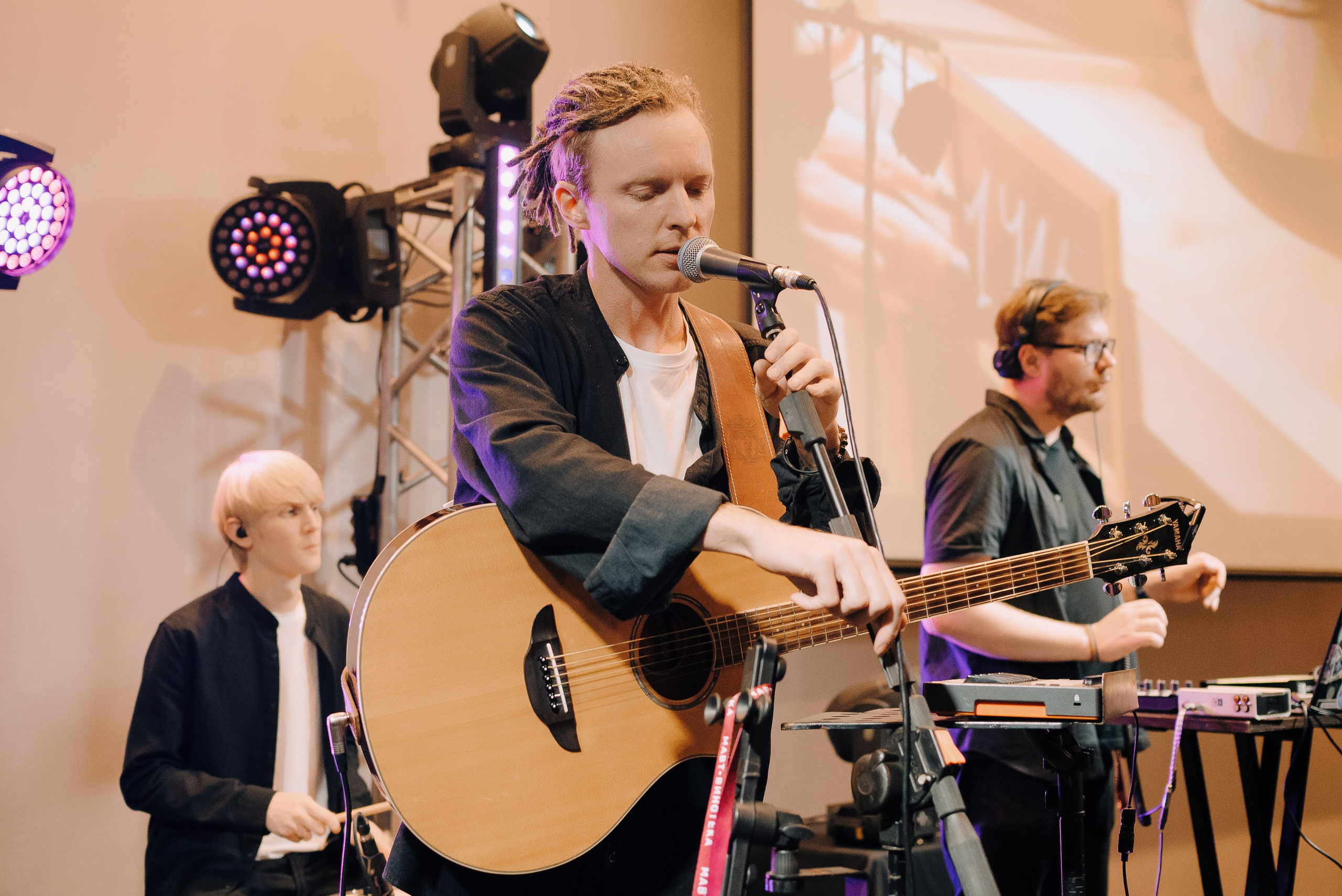 ФЕСТИВАЛЬ ВИНА И КРЕПКИХ НАПИТКОВ МАВТ-ВИНОТЕКА. Репортажный фотограф Зуев Роман г. Челябинск