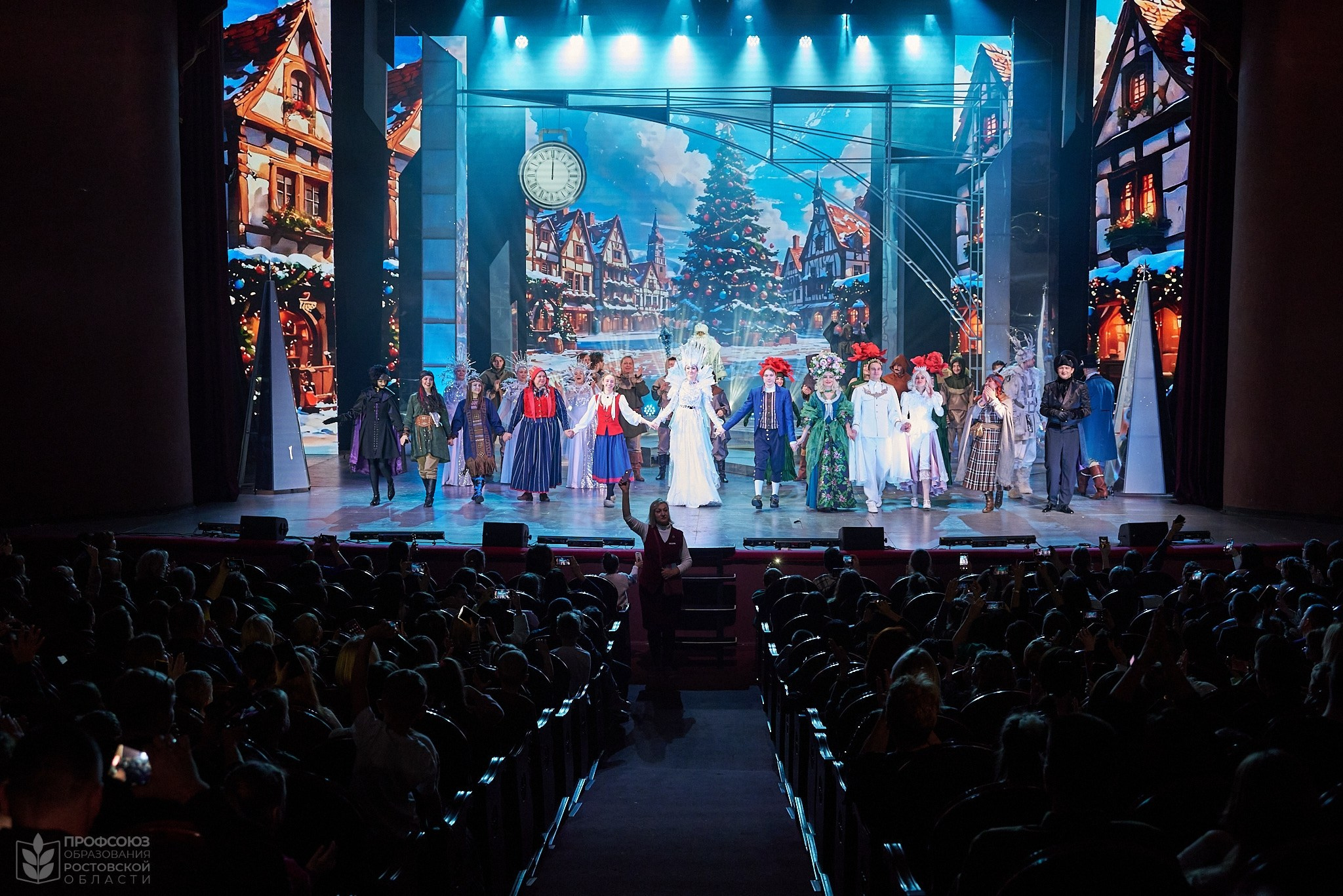 Детское мероприятие: профсоюзная елка в театре. Репортажный фотограф | Леонид Черков