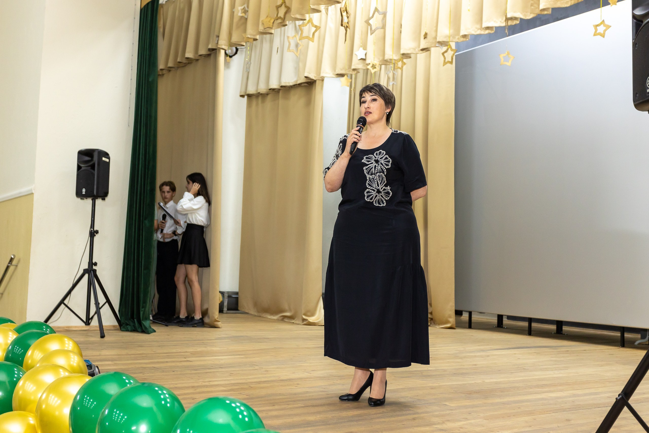 Вручение аттестата и выпускной вечер. Выпускные альбомы Майкоп, Краснодар Елена Золотарева