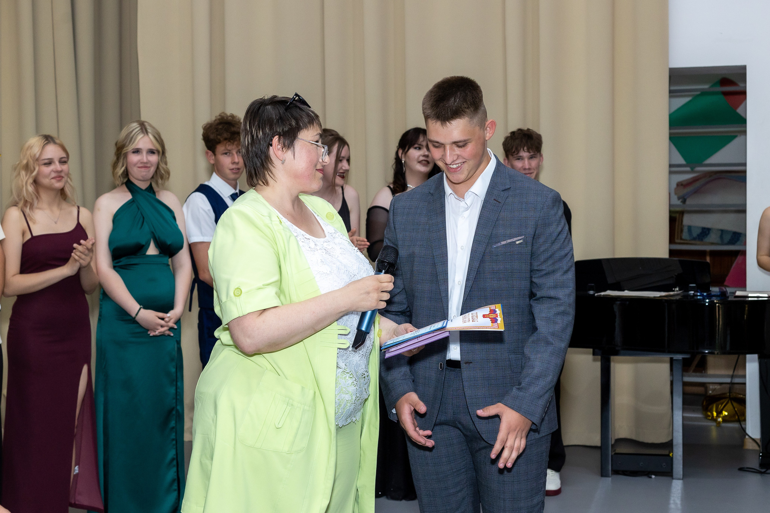 Вручение аттестата 2025. Выпускные альбомы Майкоп, Краснодар Елена Золотарева