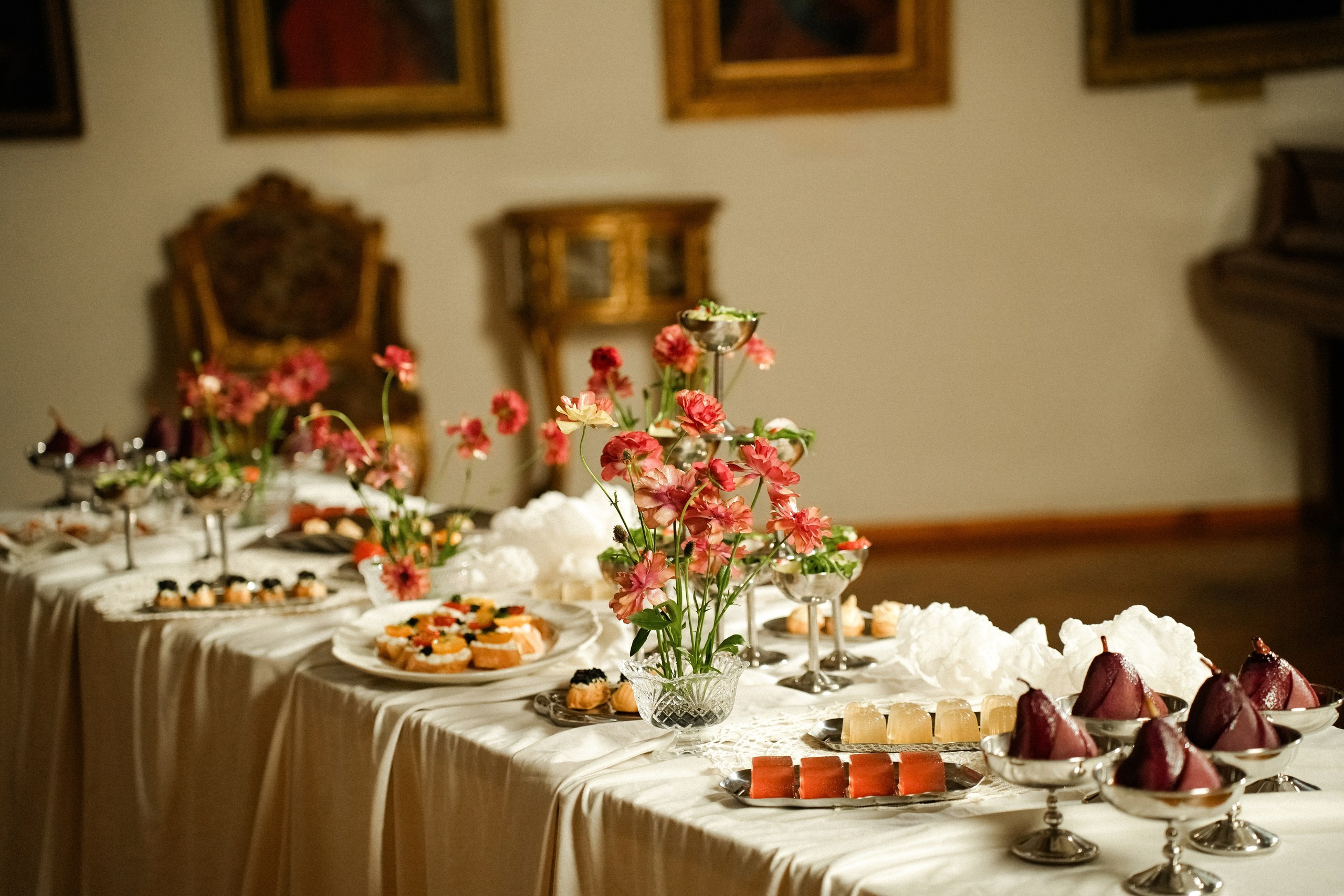 Love in Broken museum. Свадебный фотограф и видеограф в Ростове-на-Дону. Максим и Наталья Лебедевы