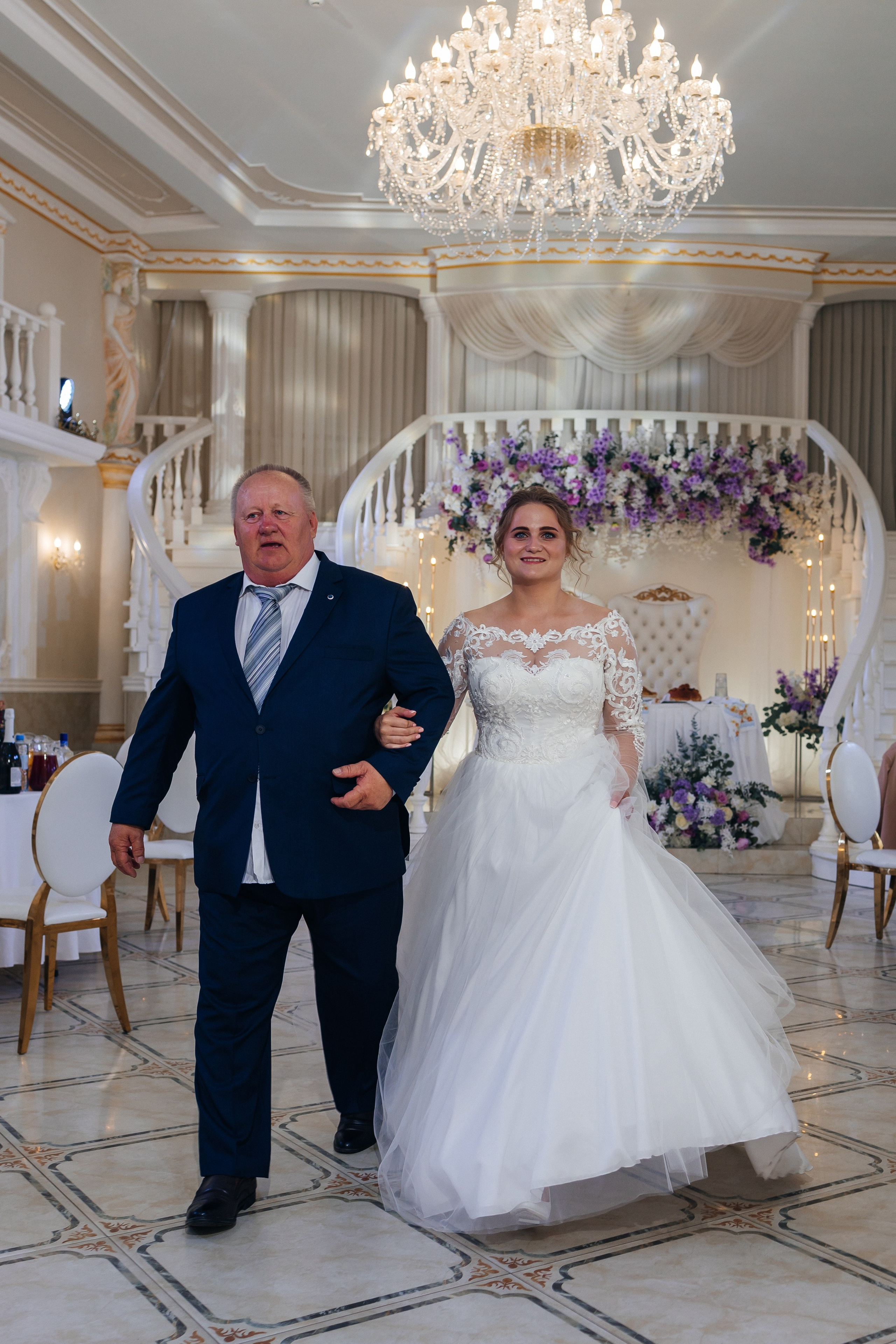 Трогательная выездная церемония в уютном ресторане. Олег Сверчков | Свадебный фотограф Вологда