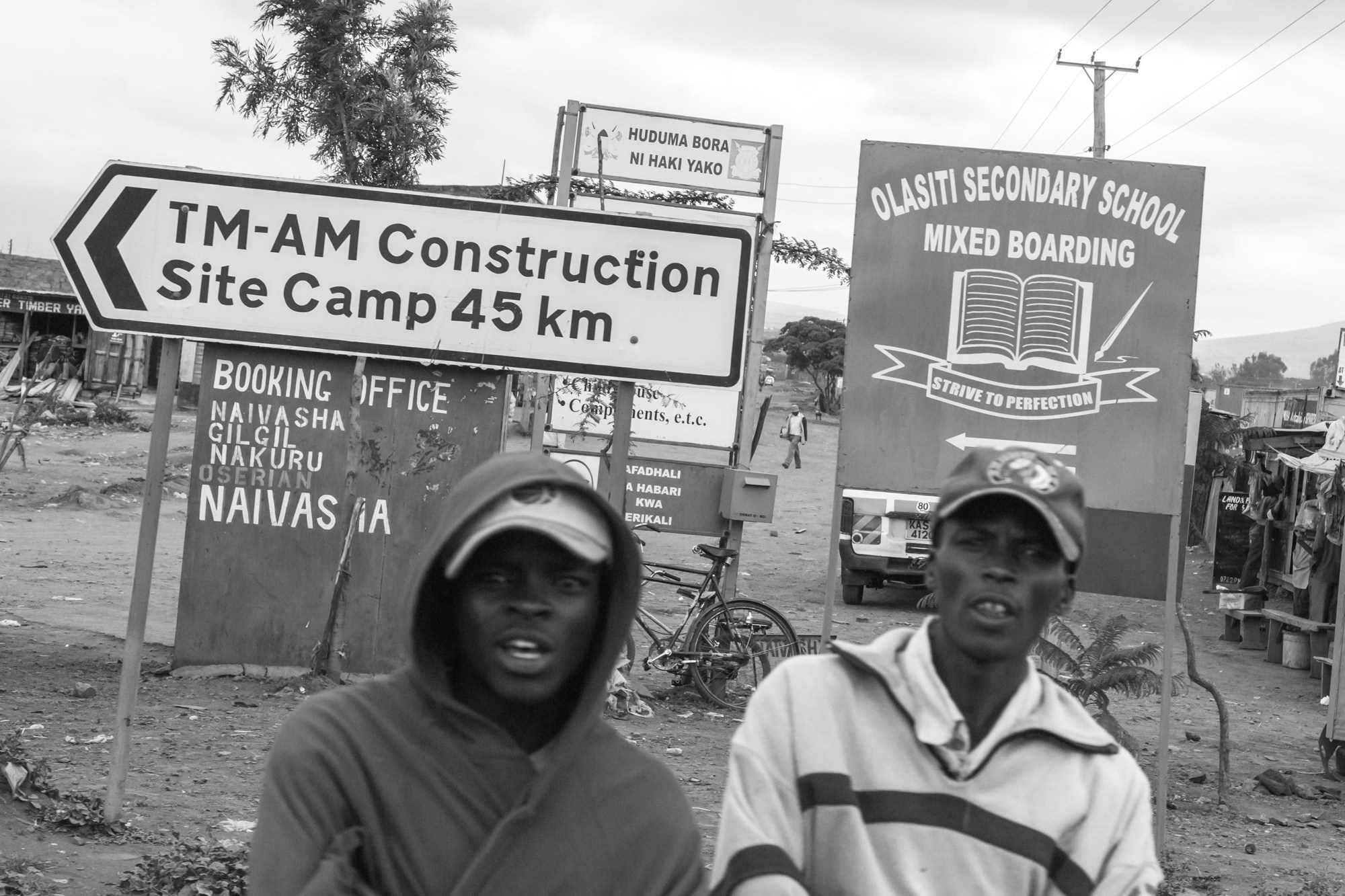 Кения. На обочине дороги. Фотограф Алексей Скоробогатько