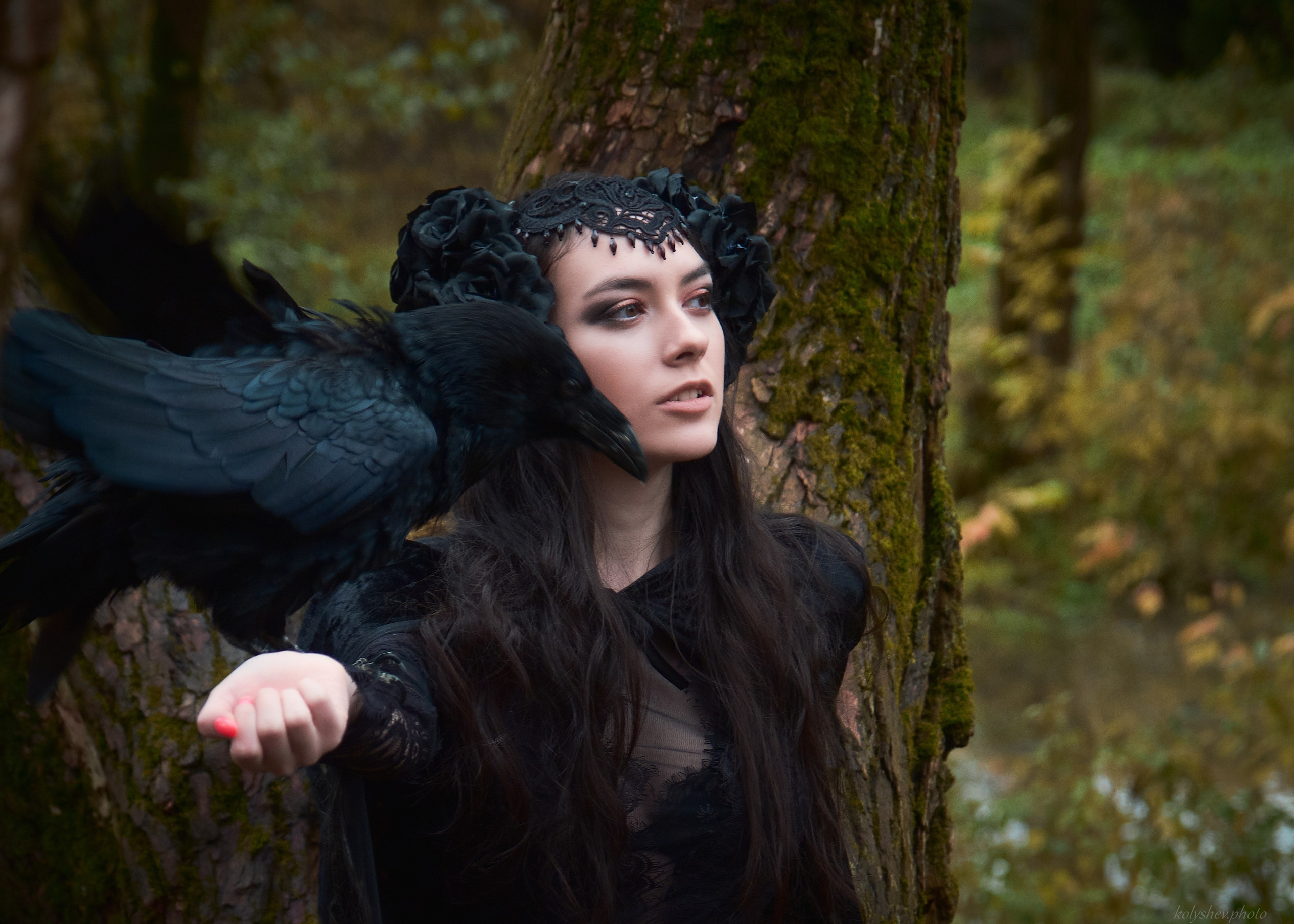 Фотосессия с вороном на природе. Портретный фотограф на новый год в Москве Виктория Колышева
