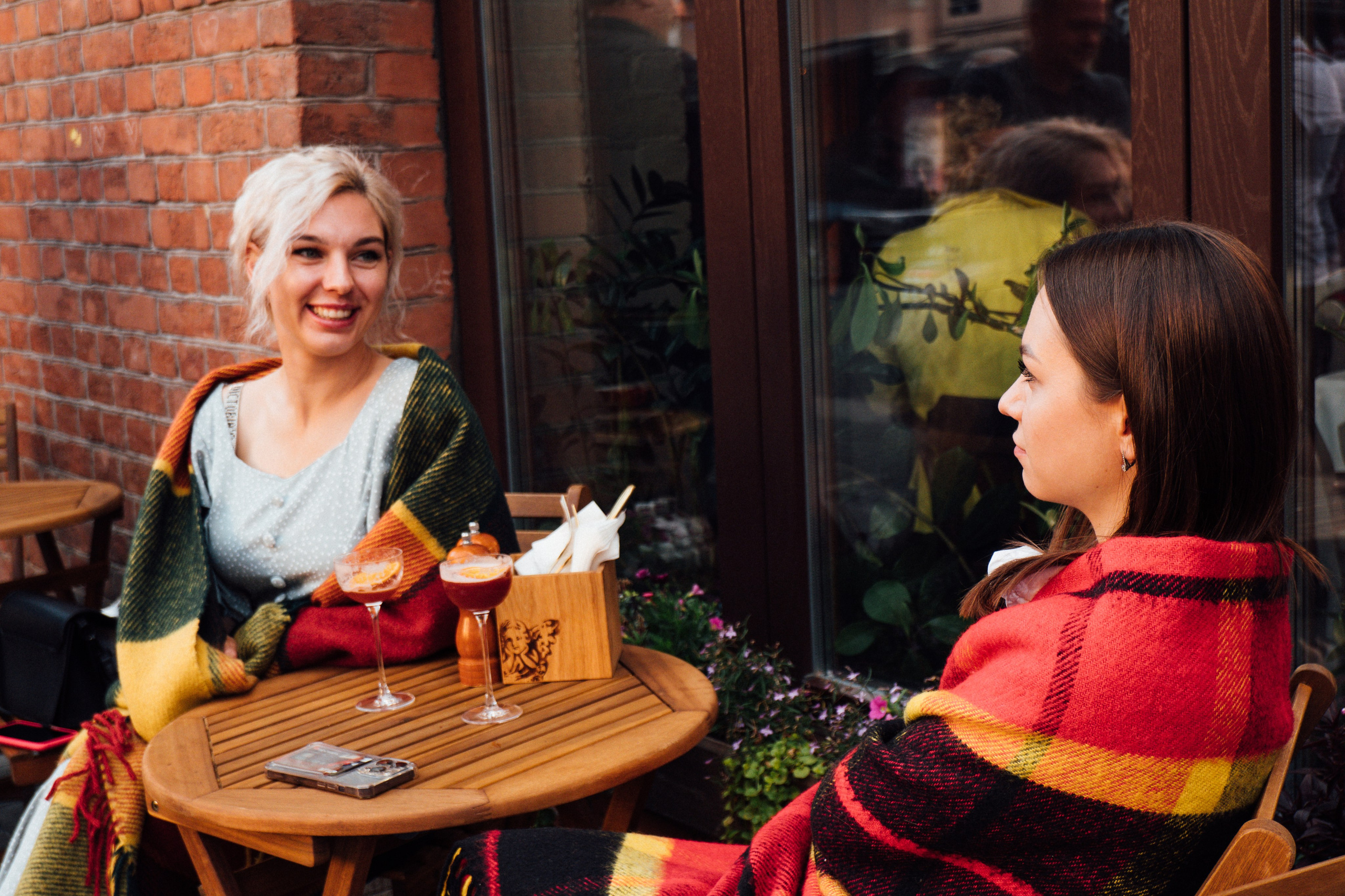 Встреча подруг. Репортажный фотограф в Санкт-Петербурге. Фотограф на мероприятие в СПБ