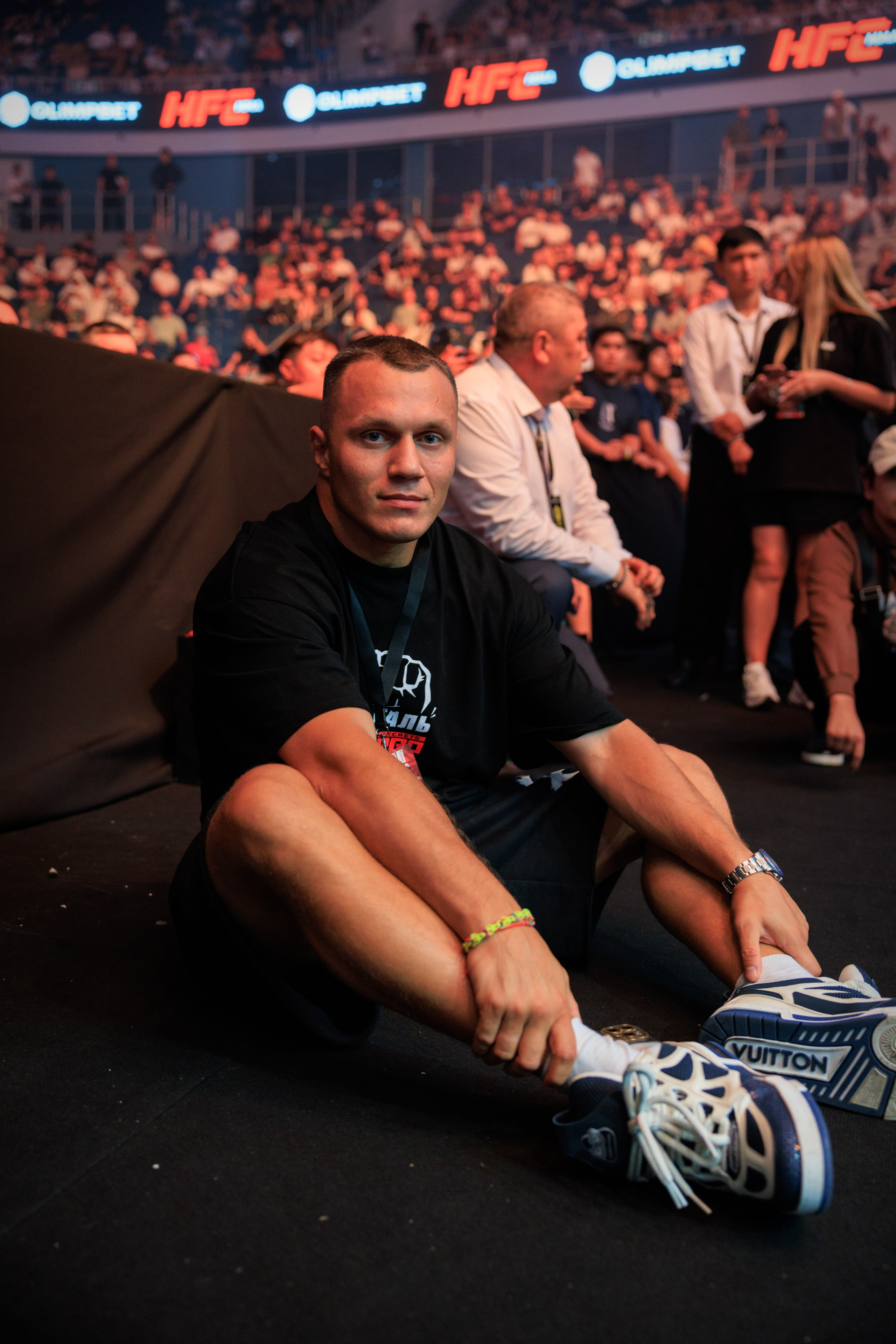 Бизнес-фотограф в Алматы — корпоративные съёмки, деловые портреты и репортажи. Профессиональный фотограф в Алматы