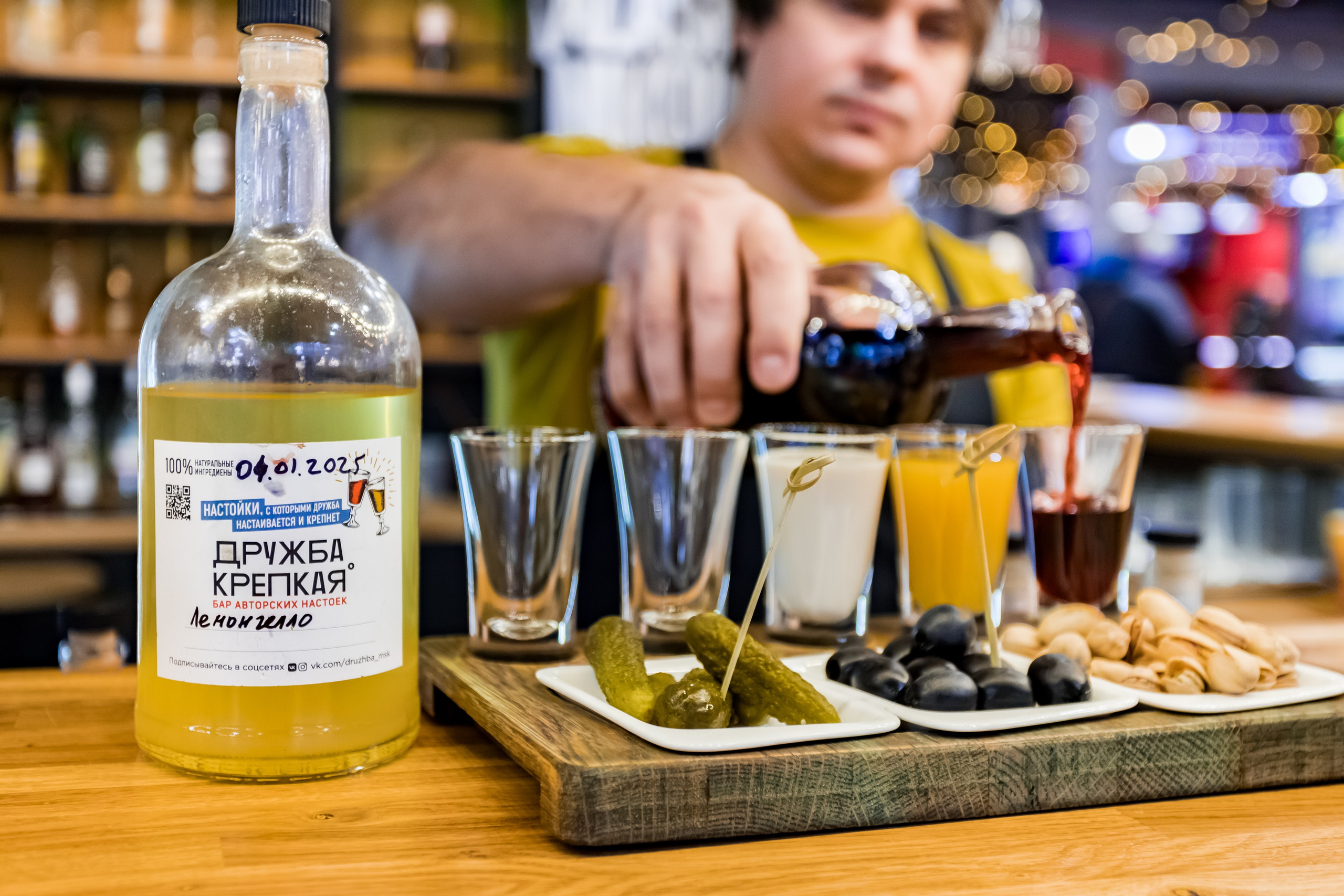 Фотосъемка для бара Дружба крепкая в ТЦ Нора. Интерьеры, Контент, Портреты | Фотограф в Москве Дани Терно