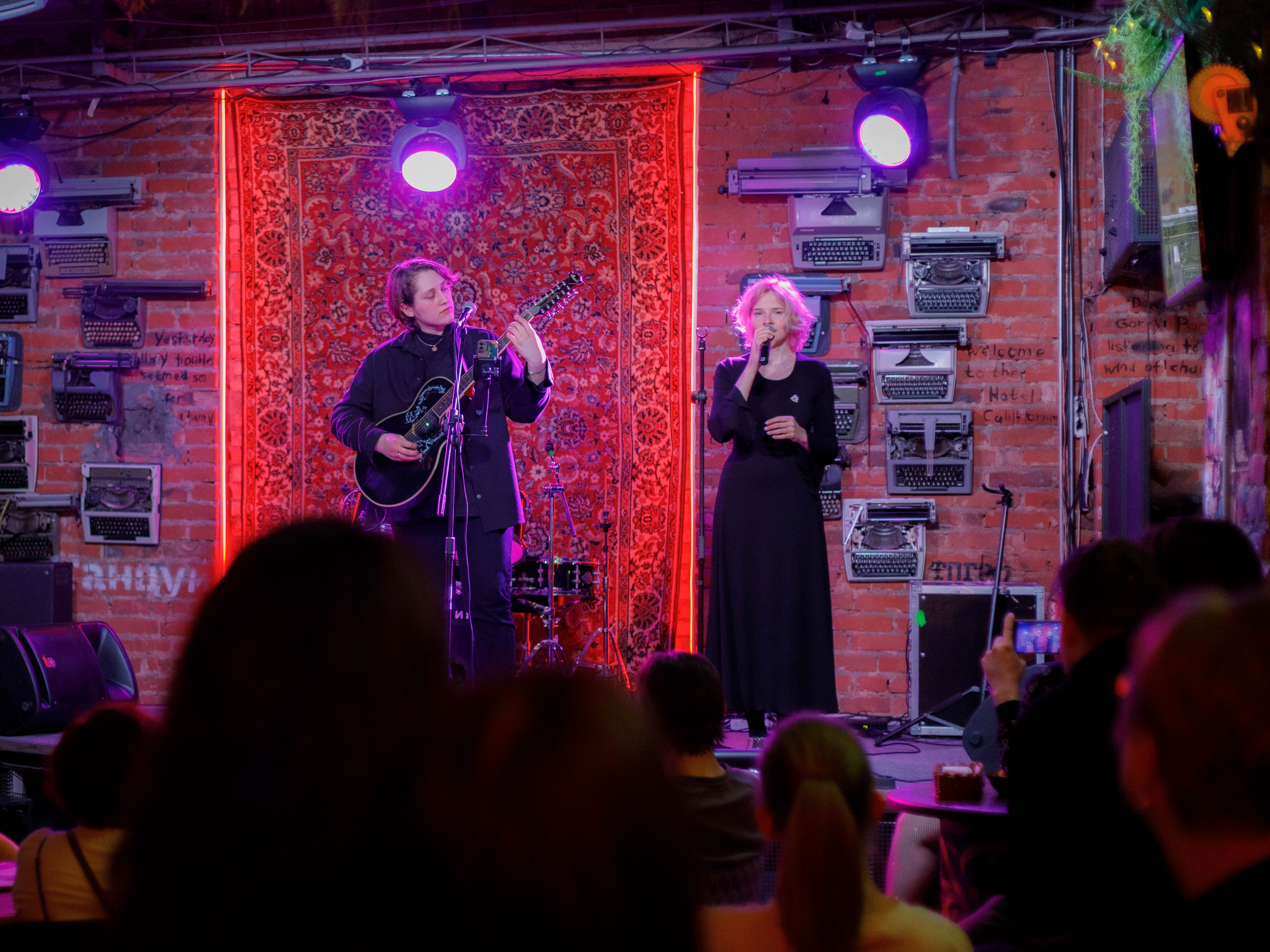 Концерт Огнева и Аня из Питера. Репортажный фотограф в Новосибирске Алена Помазунова