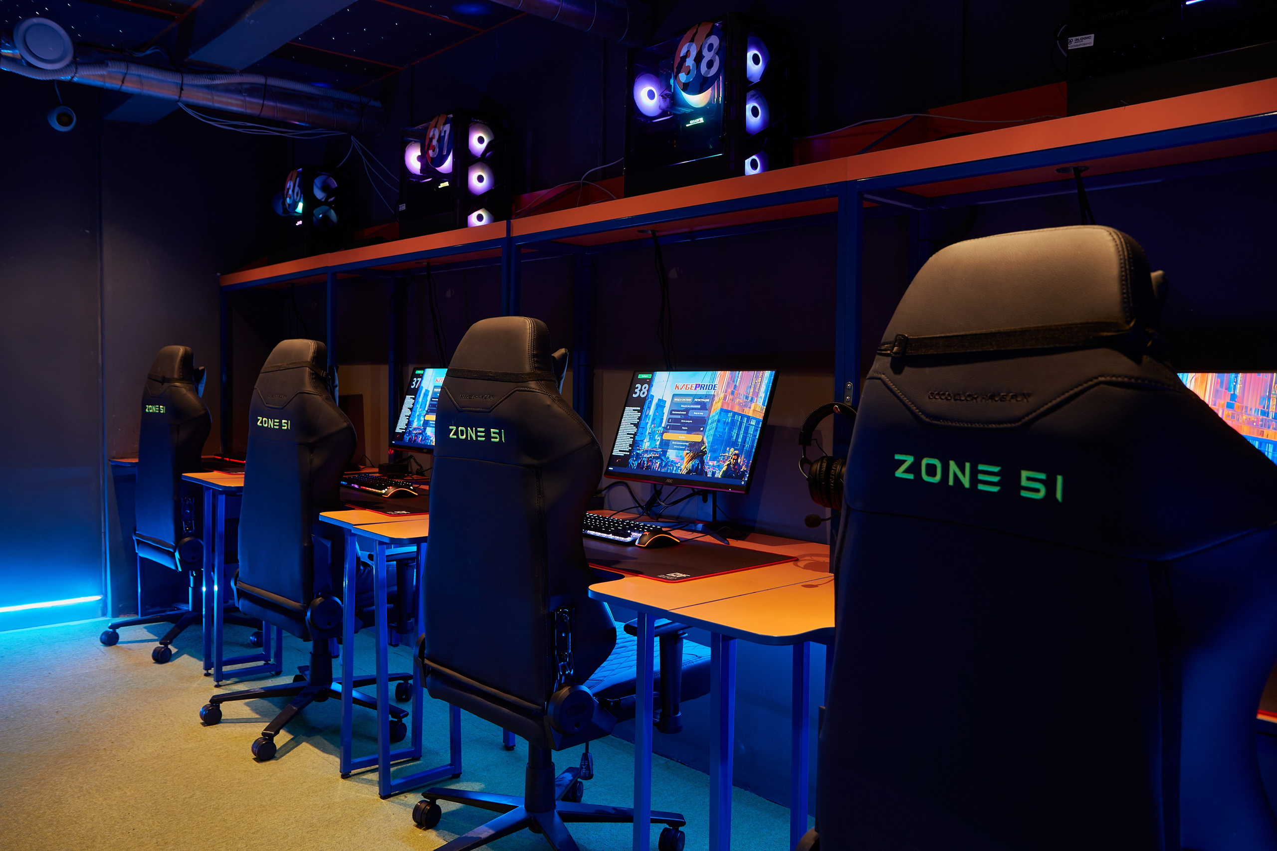 Фотосъёмка компьютерного клуба. Предметный и репортажный фотограф Алексей Кротов