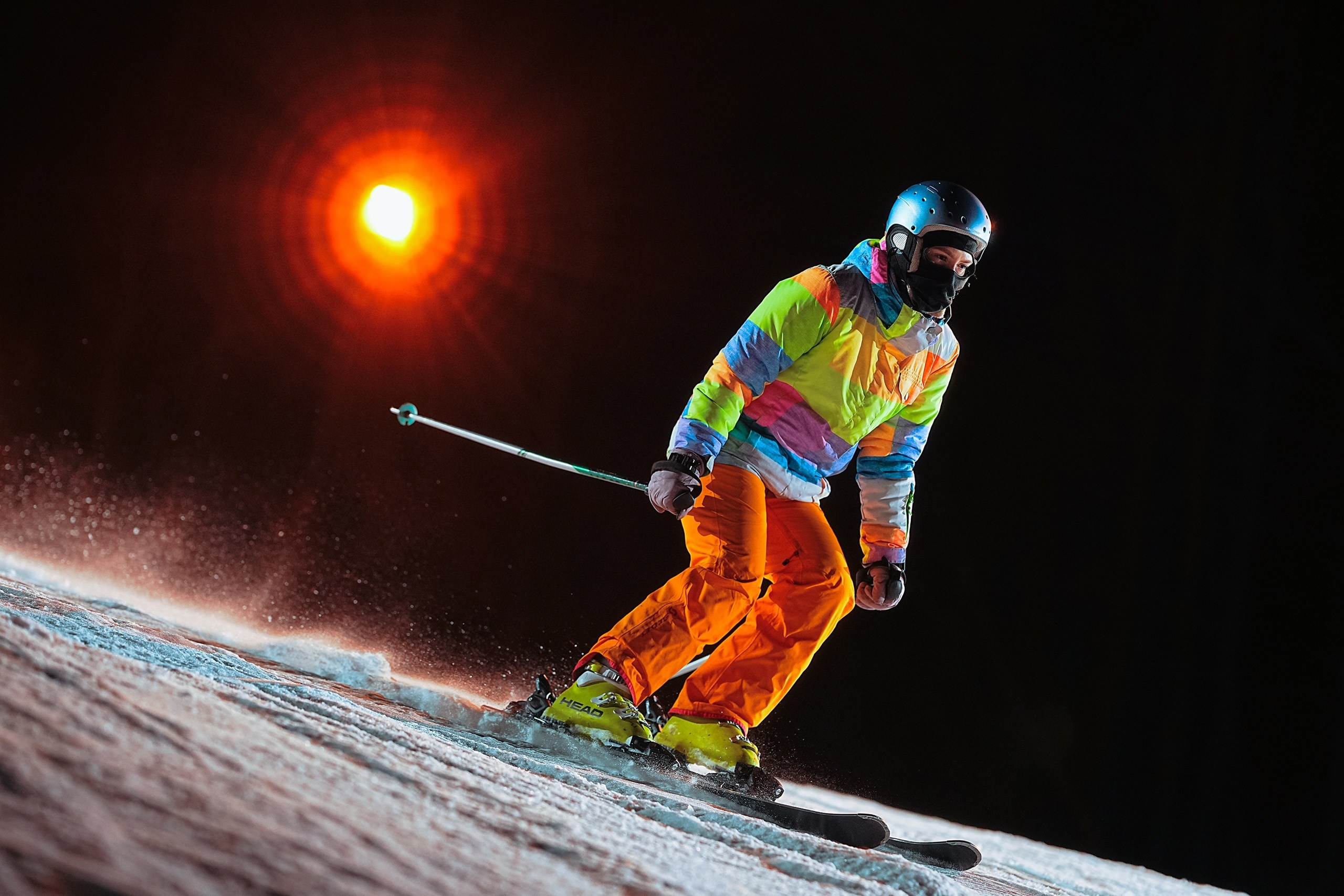 Вечерняя съёмка на склонах с использованием внешних вспышек. Фотограф Студитский Евгений