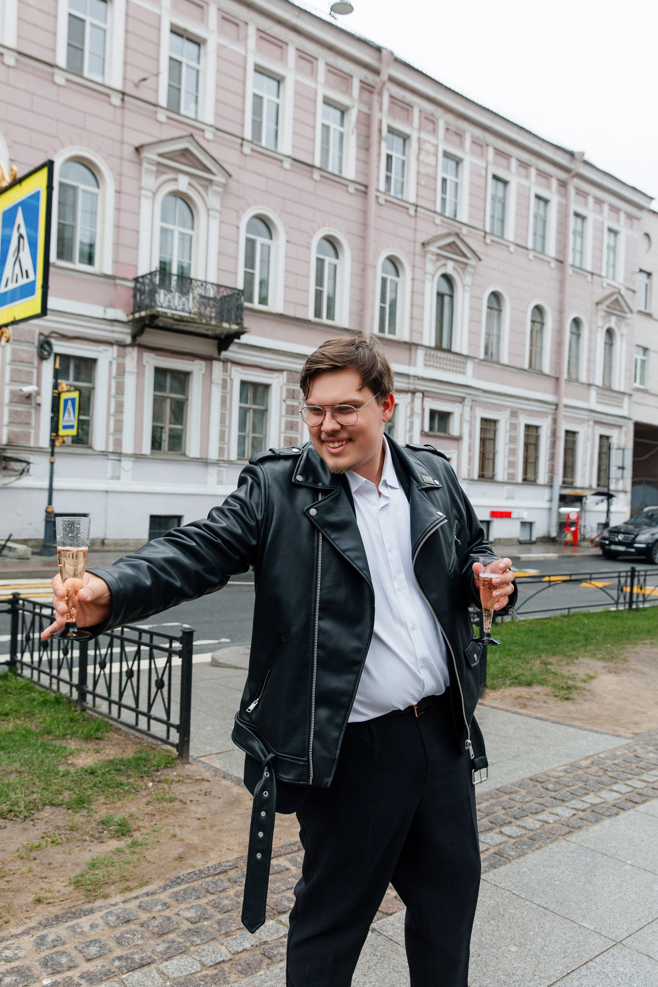 Съемка в отеле и регистрация прохладным майским днем. Свадебный фотограф в Санкт-Петербурге Вика Стукачева