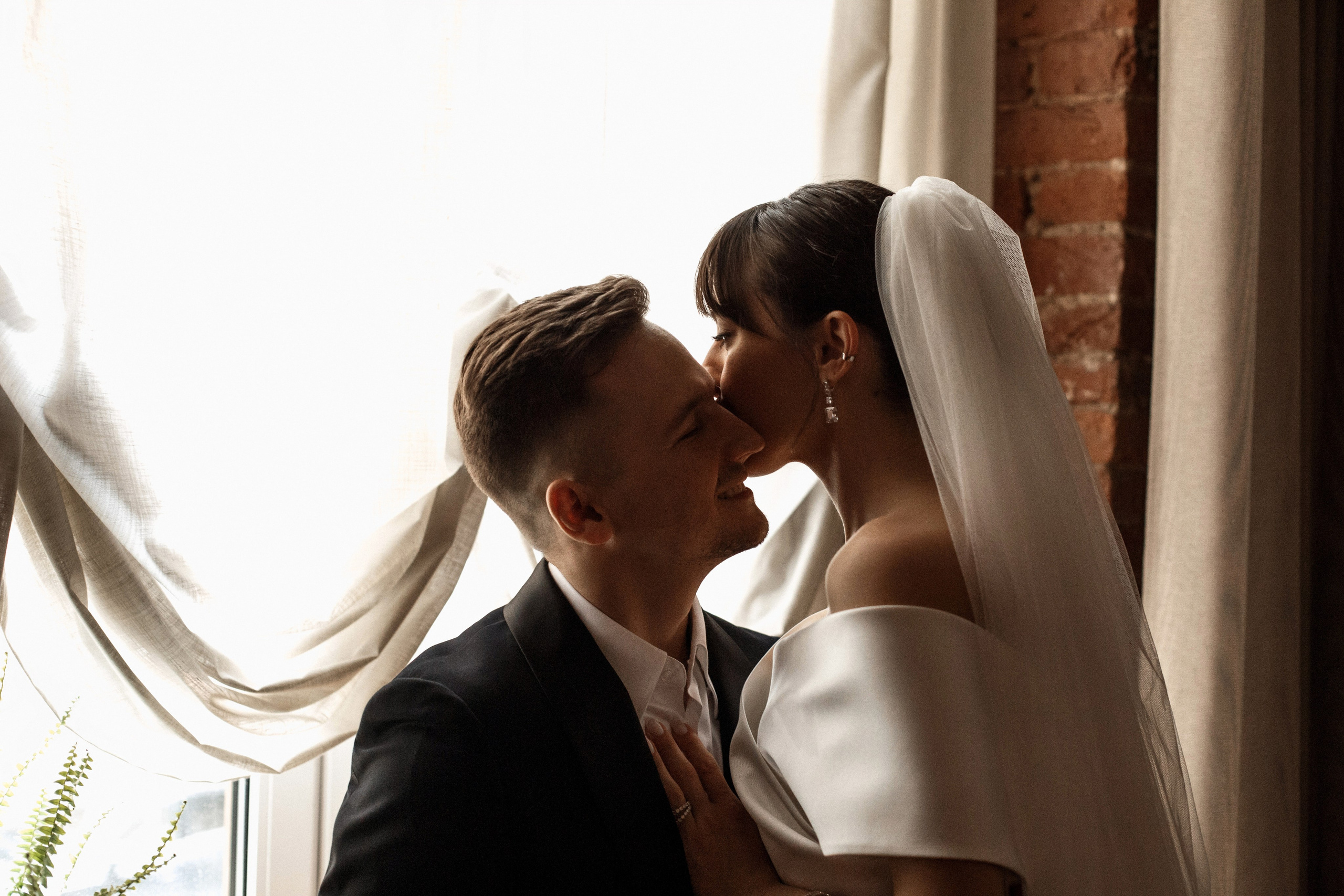 Свадьба на катере. Свадебный фотограф в Санкт-Петербурге Вика Стукачева