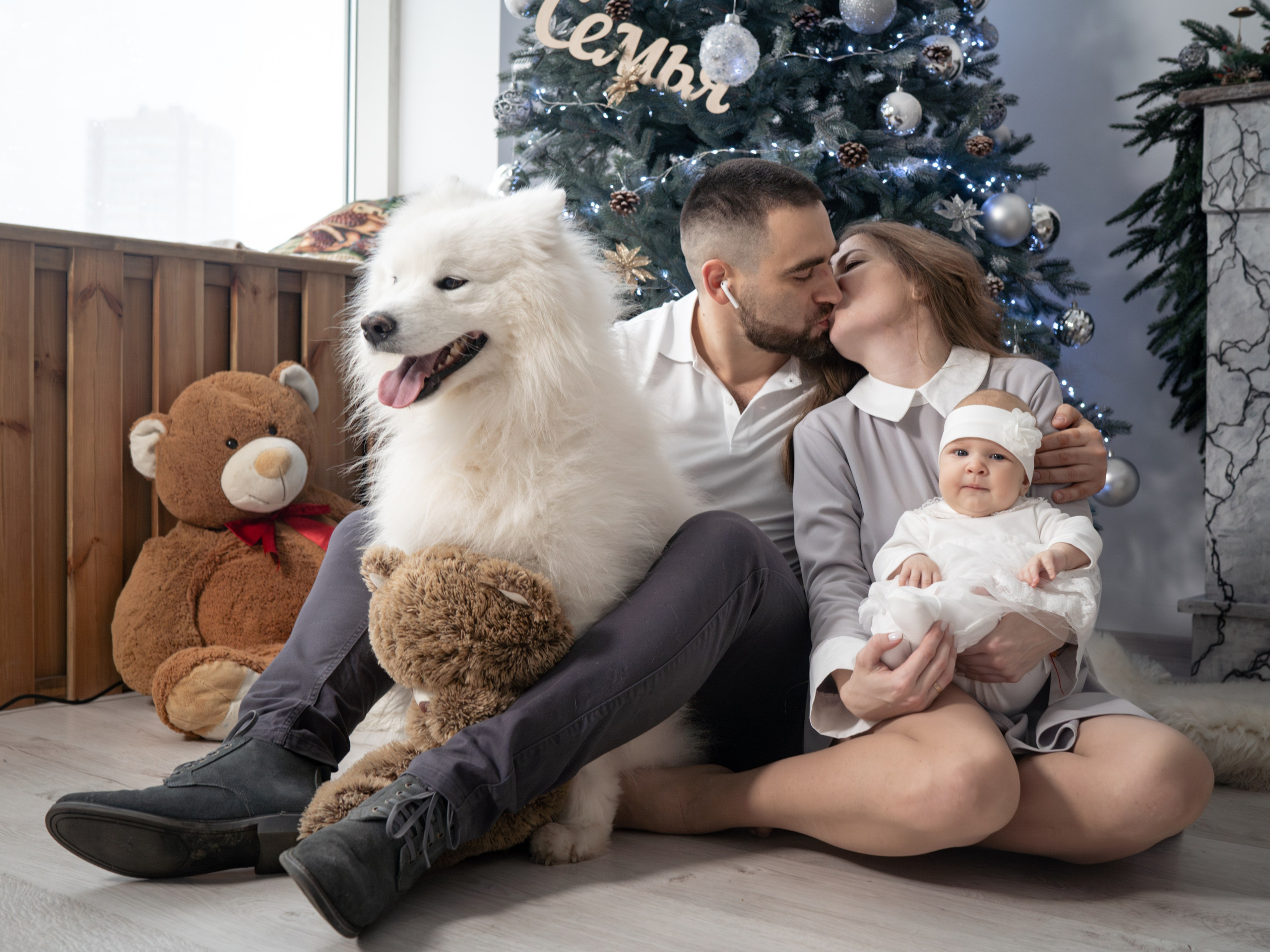 С самоедской лайкой. Фотограф Зинаида Евдокимова