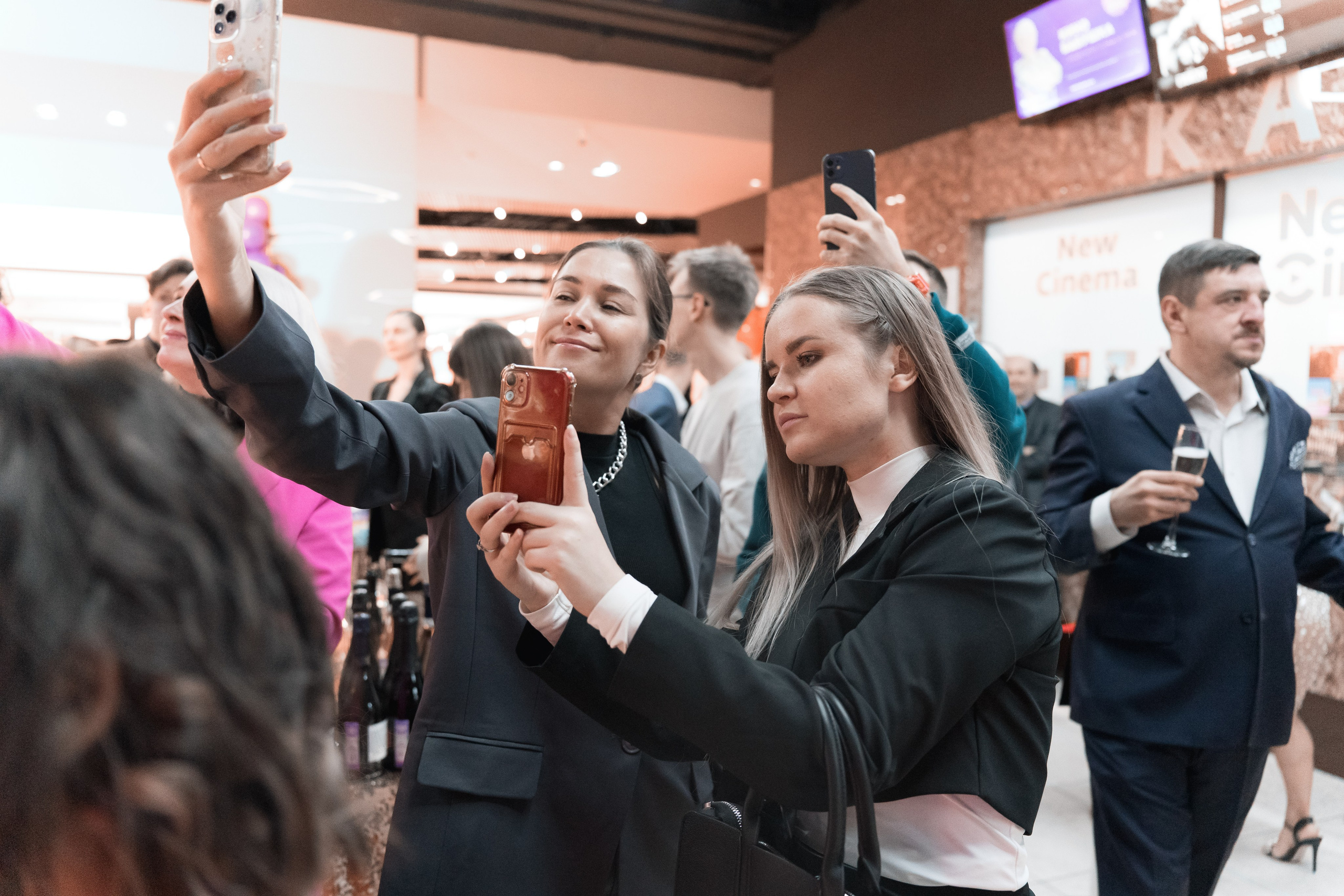 Веб-сериал «МЫ». Для тех, кто не ждёт удачи, а создаёт её. Каждая фотосессия — это твой момент, твой стиль, твой успех. 📸